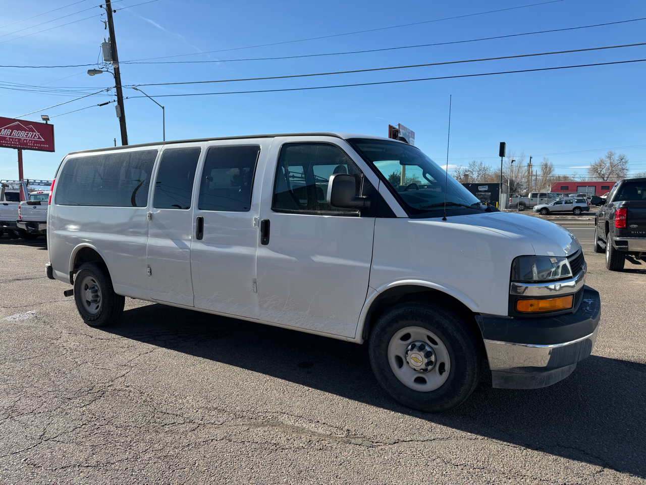 2017 Chevrolet Express Passenger RWD 3500 155" LT w/1LT