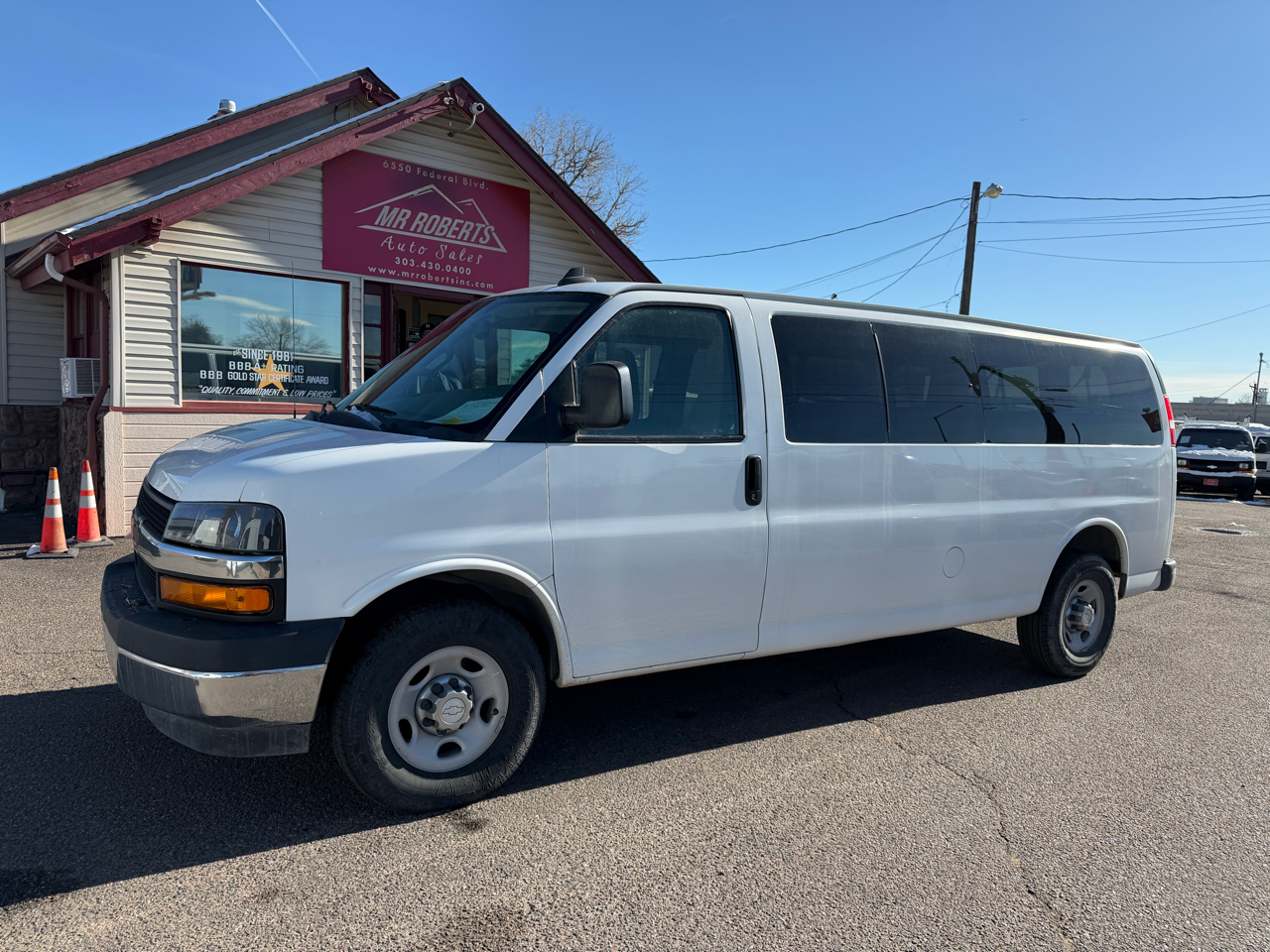 Chevrolet Express Passenger RWD 3500 155" LT w/1LT 2017