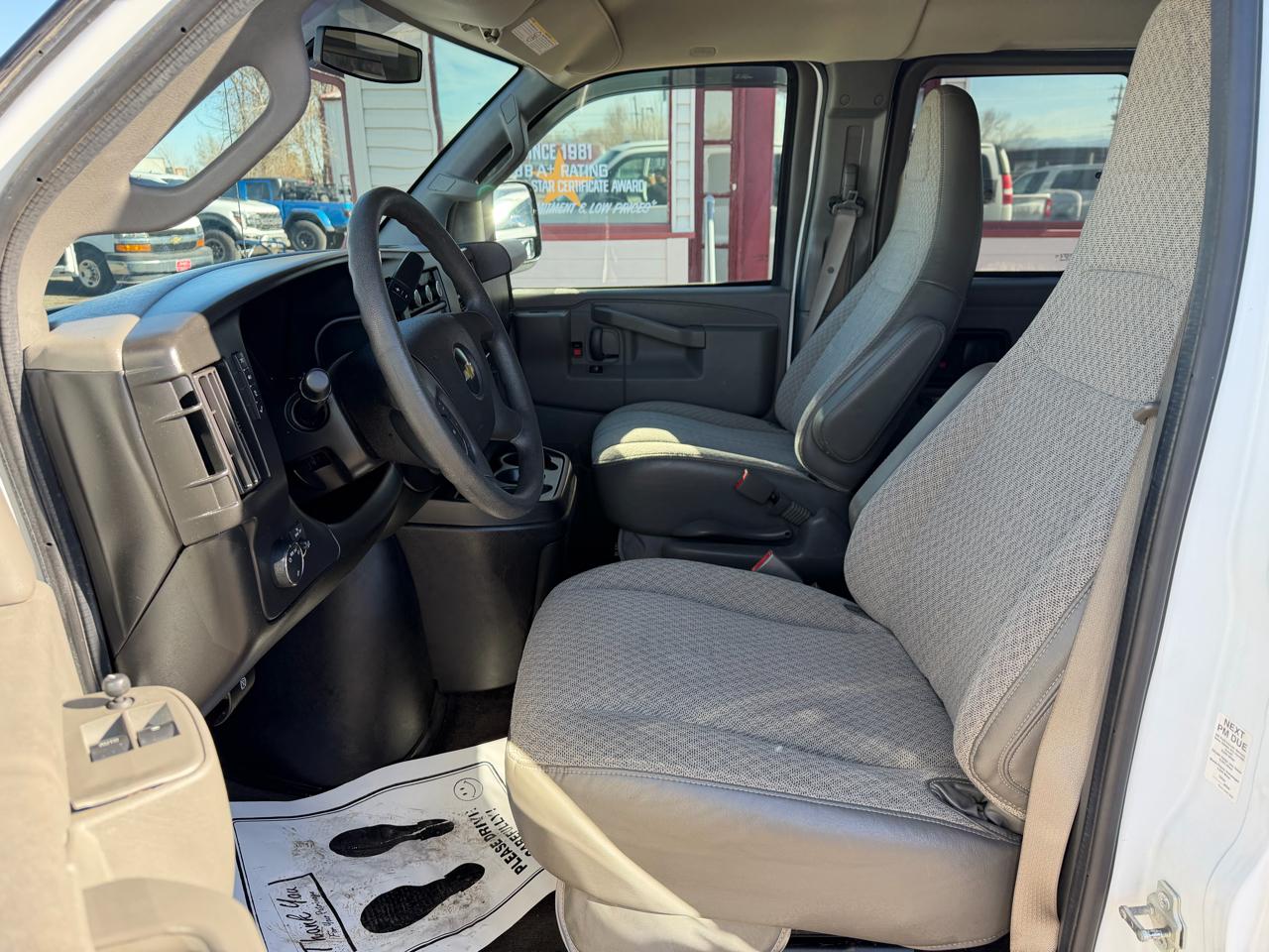 Chevrolet Express Passenger RWD 3500 155" LT w/1LT 2017