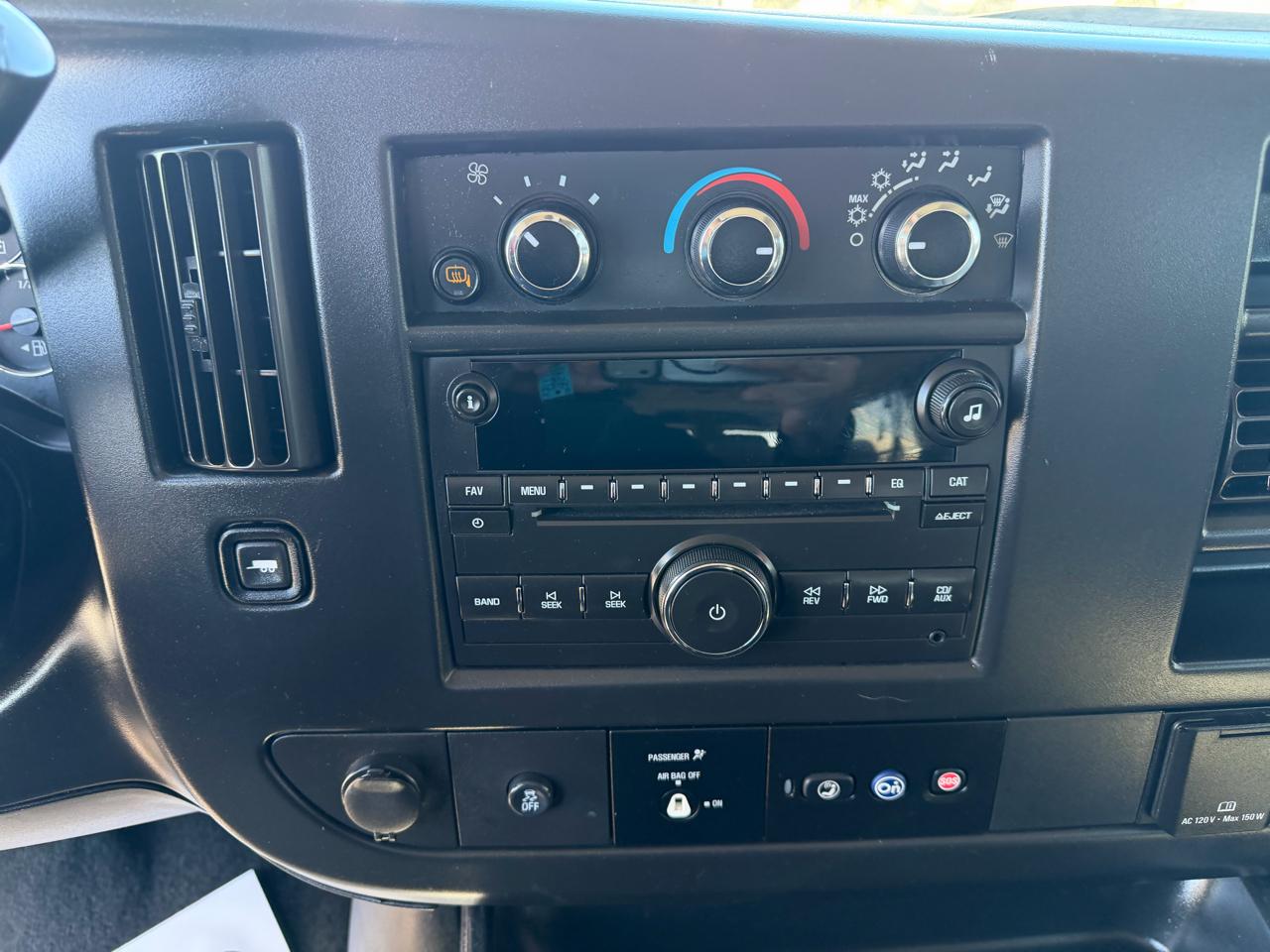 Chevrolet Express Passenger RWD 3500 155" LT w/1LT 2017