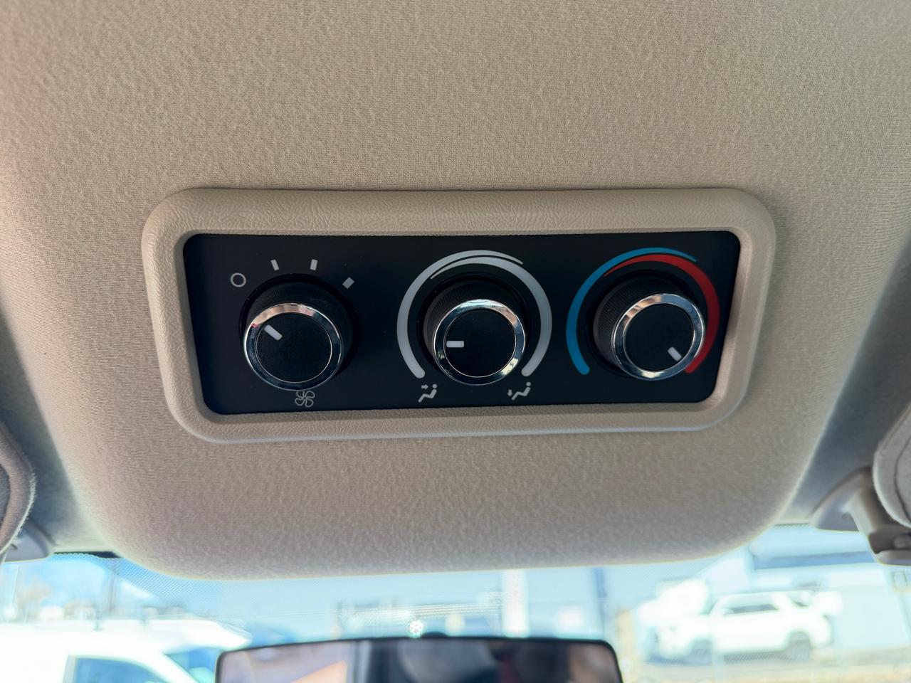 Chevrolet Express Passenger RWD 3500 155" LT w/1LT 2017