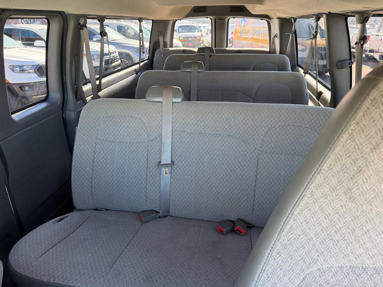 Chevrolet Express Passenger RWD 3500 155" LT w/1LT 2017