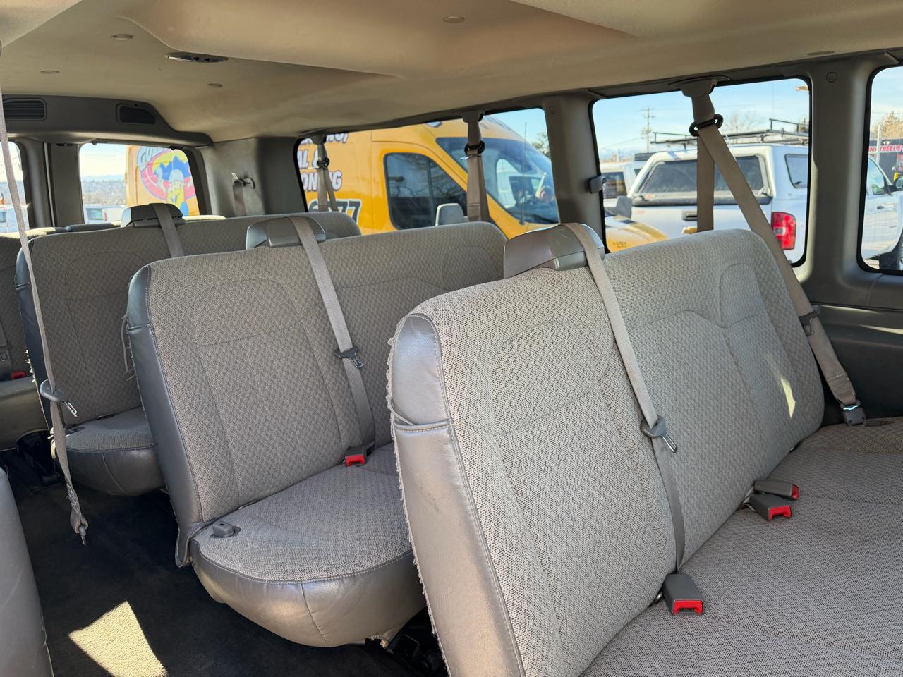 Chevrolet Express Passenger RWD 3500 155" LT w/1LT 2017