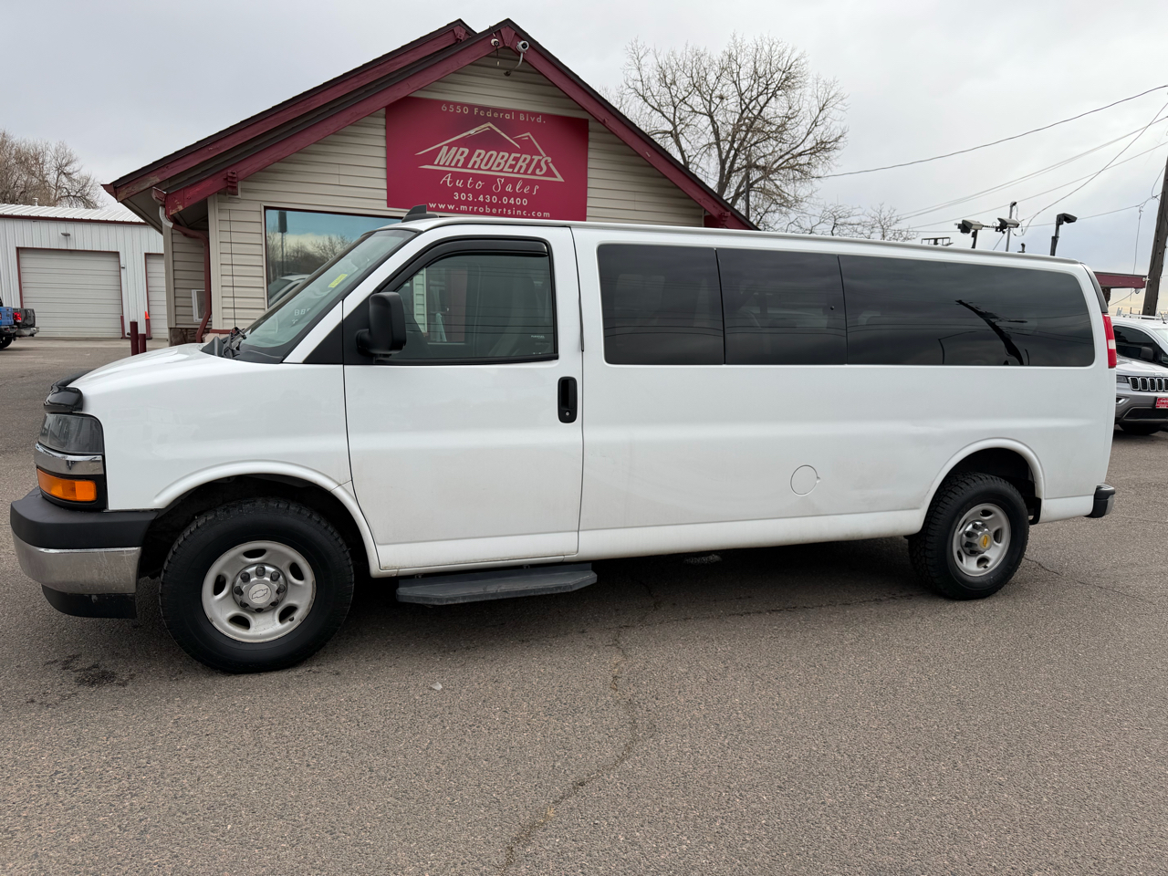 Chevrolet Express Passenger RWD 3500 155" LT w/1LT 2017