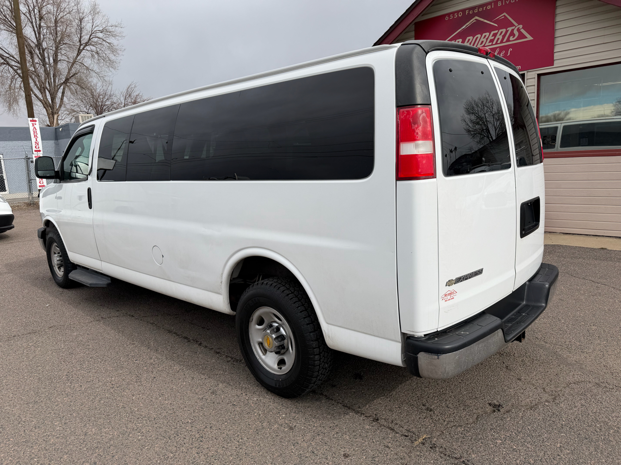 Chevrolet Express Passenger RWD 3500 155" LT w/1LT 2017