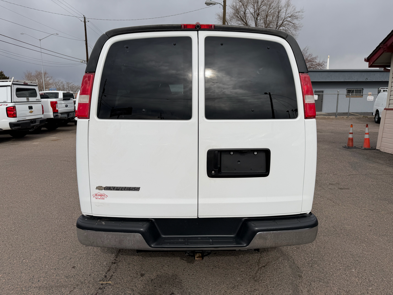 Chevrolet Express Passenger RWD 3500 155" LT w/1LT 2017