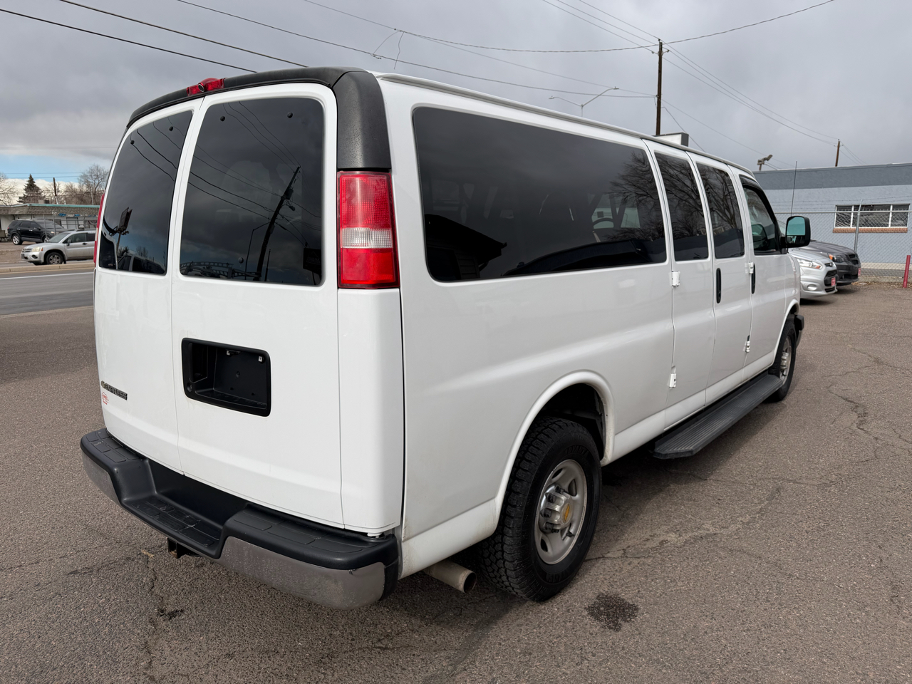 Chevrolet Express Passenger RWD 3500 155" LT w/1LT 2017