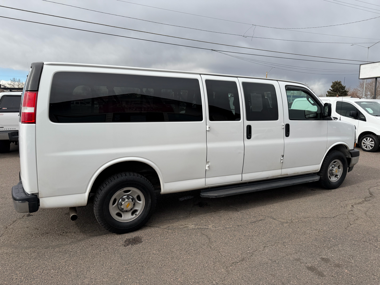 Chevrolet Express Passenger RWD 3500 155" LT w/1LT 2017