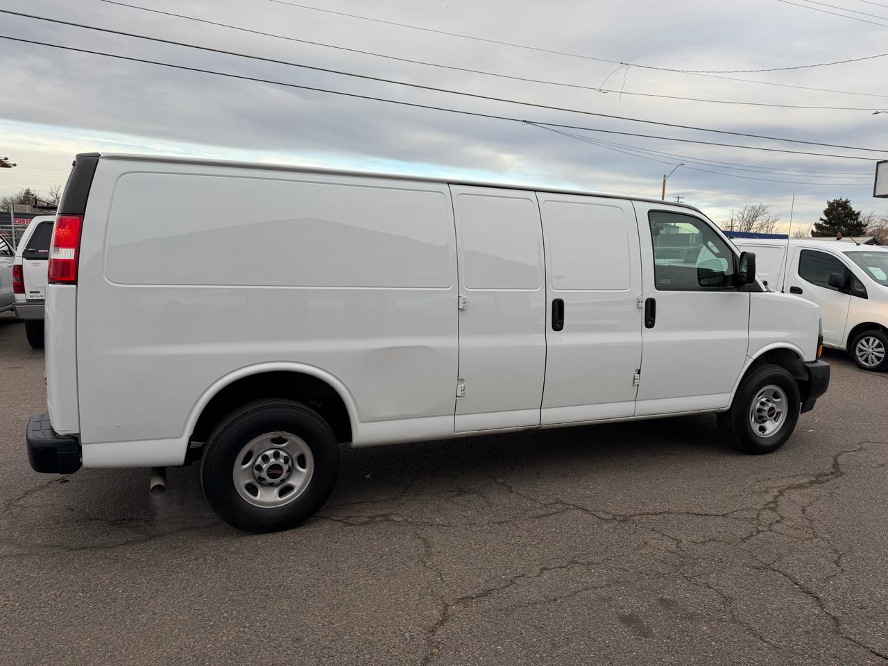 GMC Savana Cargo Van RWD 3500 155" 2023