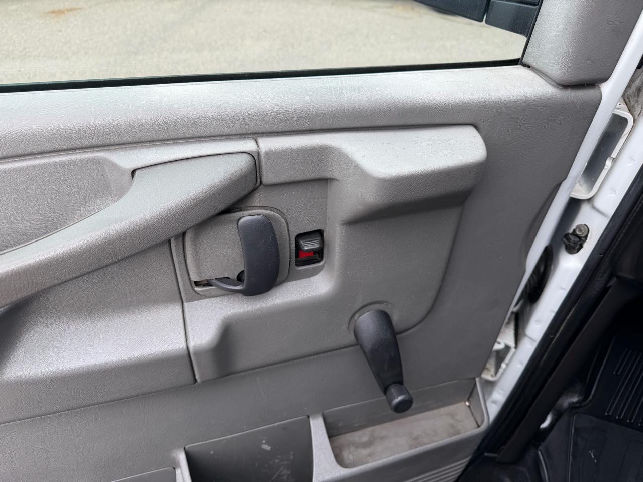 Chevrolet Express Cargo Van AWD 1500 135" 2011