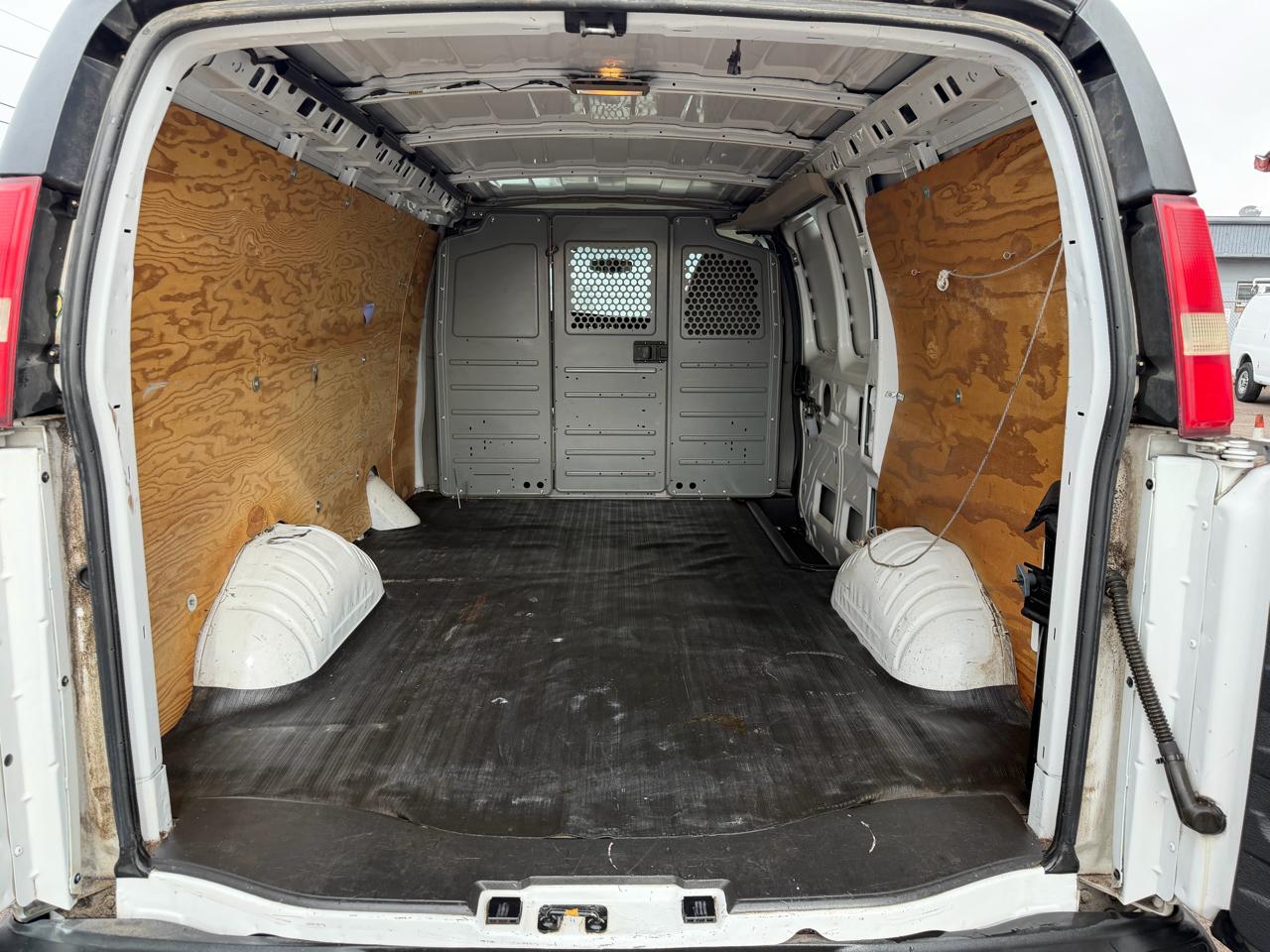 Chevrolet Express Cargo Van AWD 1500 135" 2011