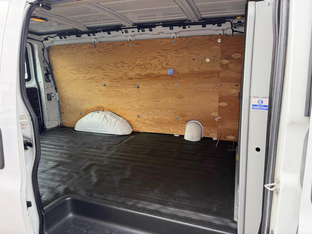 Chevrolet Express Cargo Van AWD 1500 135" 2011