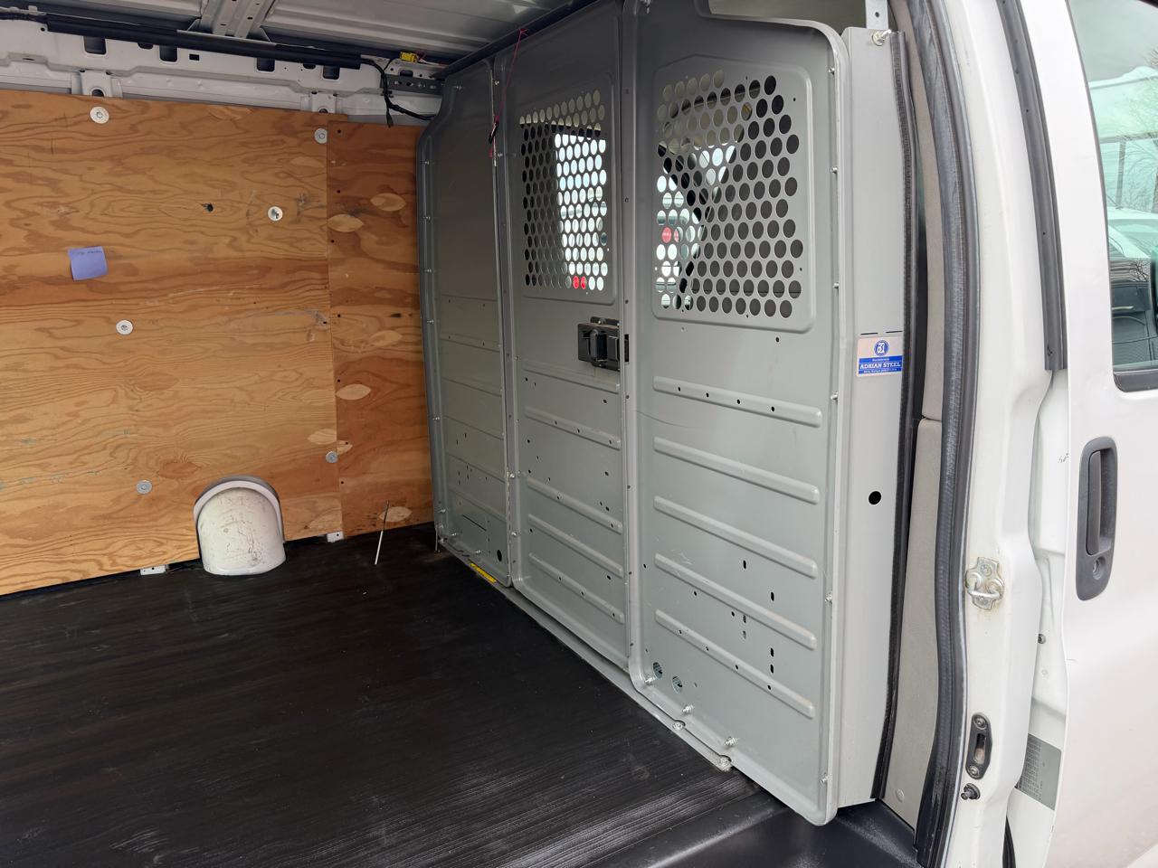 Chevrolet Express Cargo Van AWD 1500 135" 2011