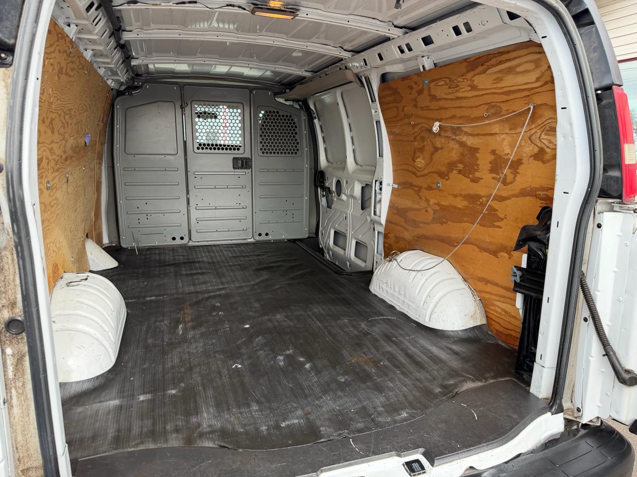 Chevrolet Express Cargo Van AWD 1500 135" 2011