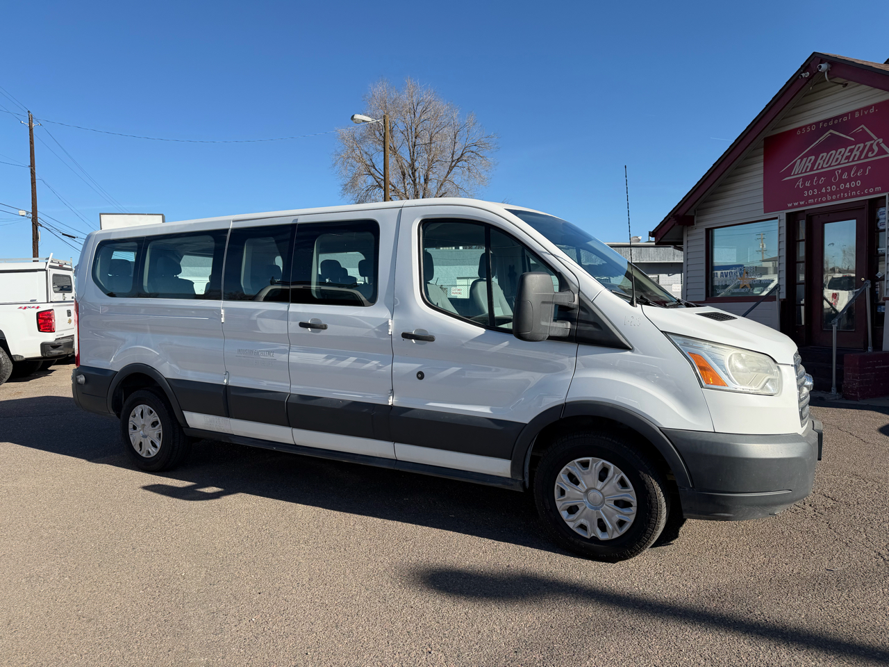 Ford Transit Wagon T-350 148" Low Roof XLT Swing-Out RH Dr 2017
