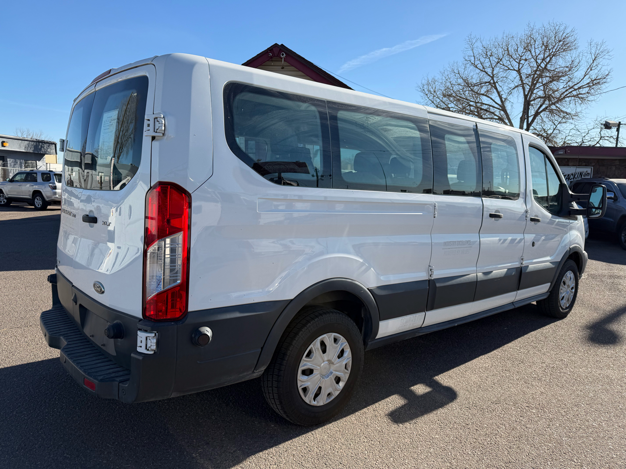 Ford Transit Wagon T-350 148" Low Roof XLT Swing-Out RH Dr 2017