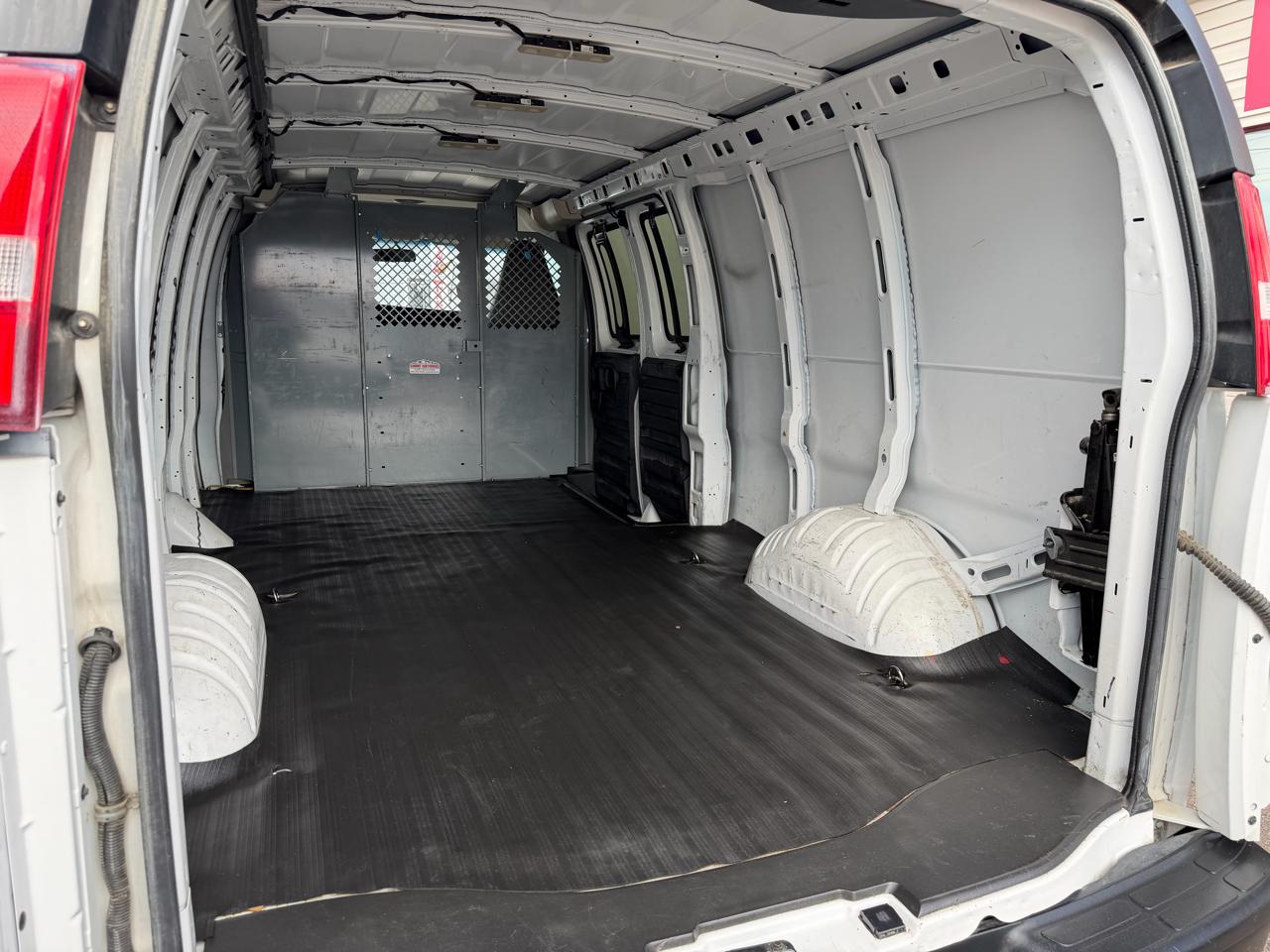 Chevrolet Express Cargo Van RWD 2500 155" 2020