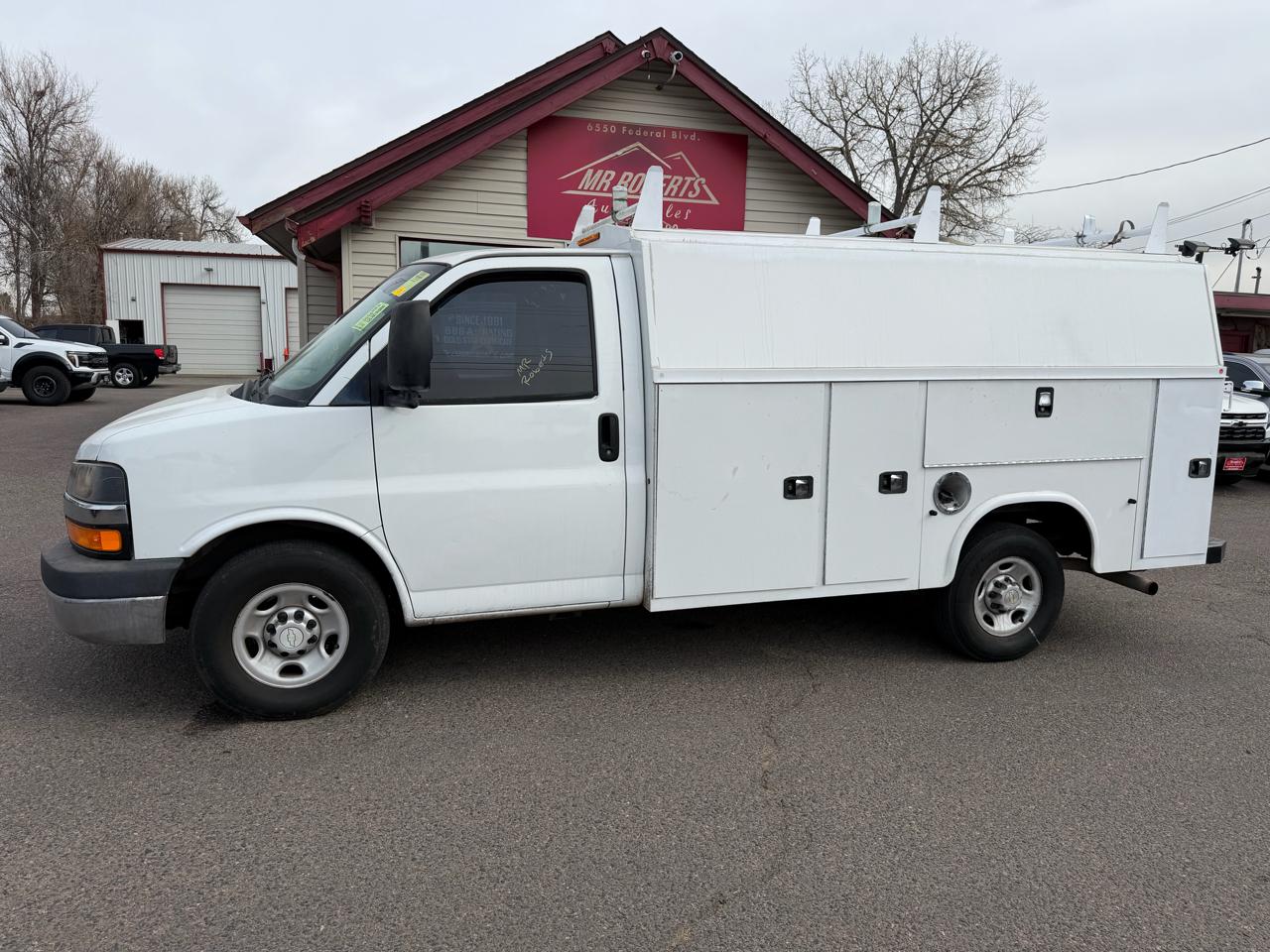 Chevrolet Express Commercial Cutaway 3500 Van 139" 2016