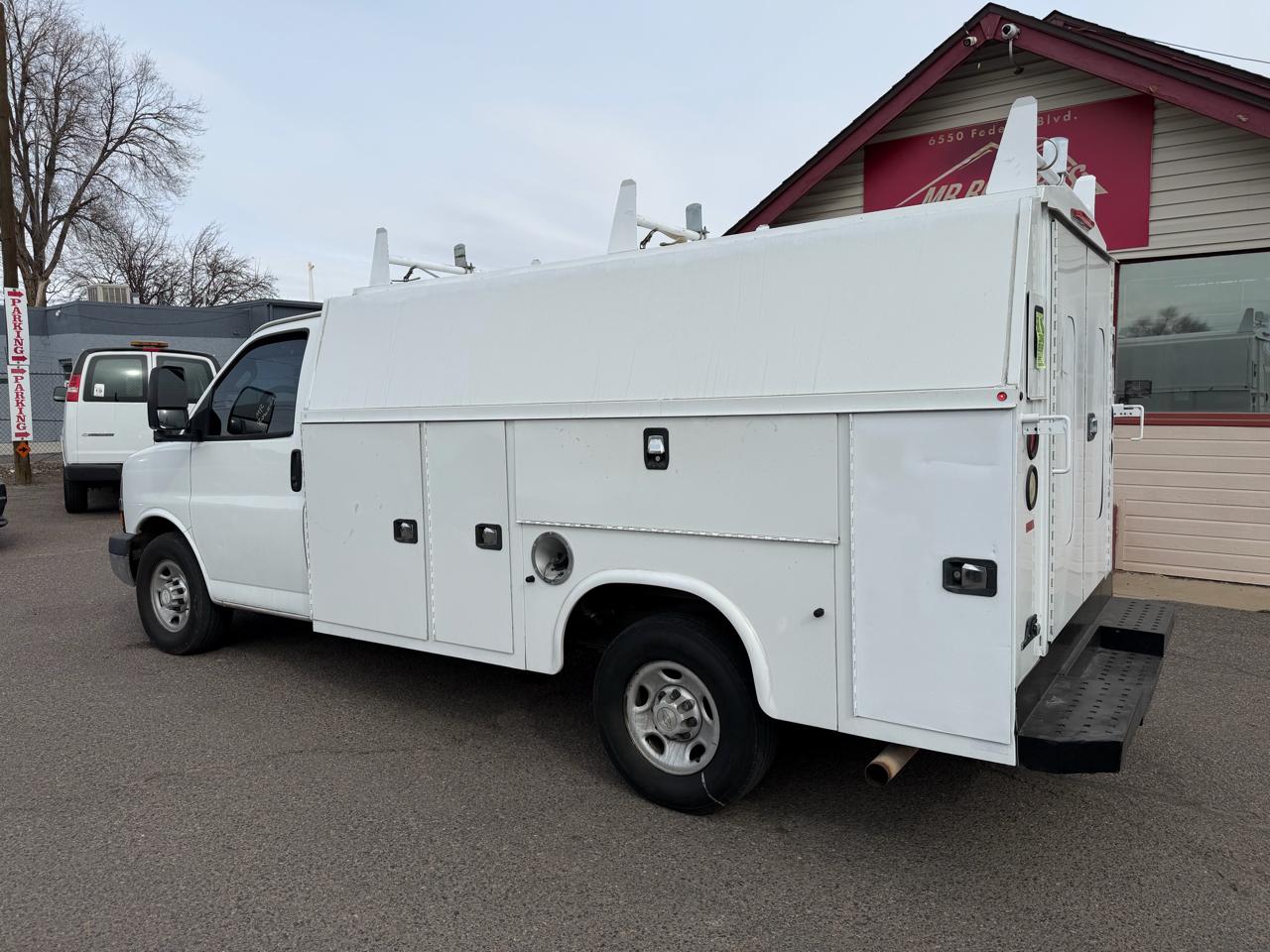 Chevrolet Express Commercial Cutaway 3500 Van 139" 2016