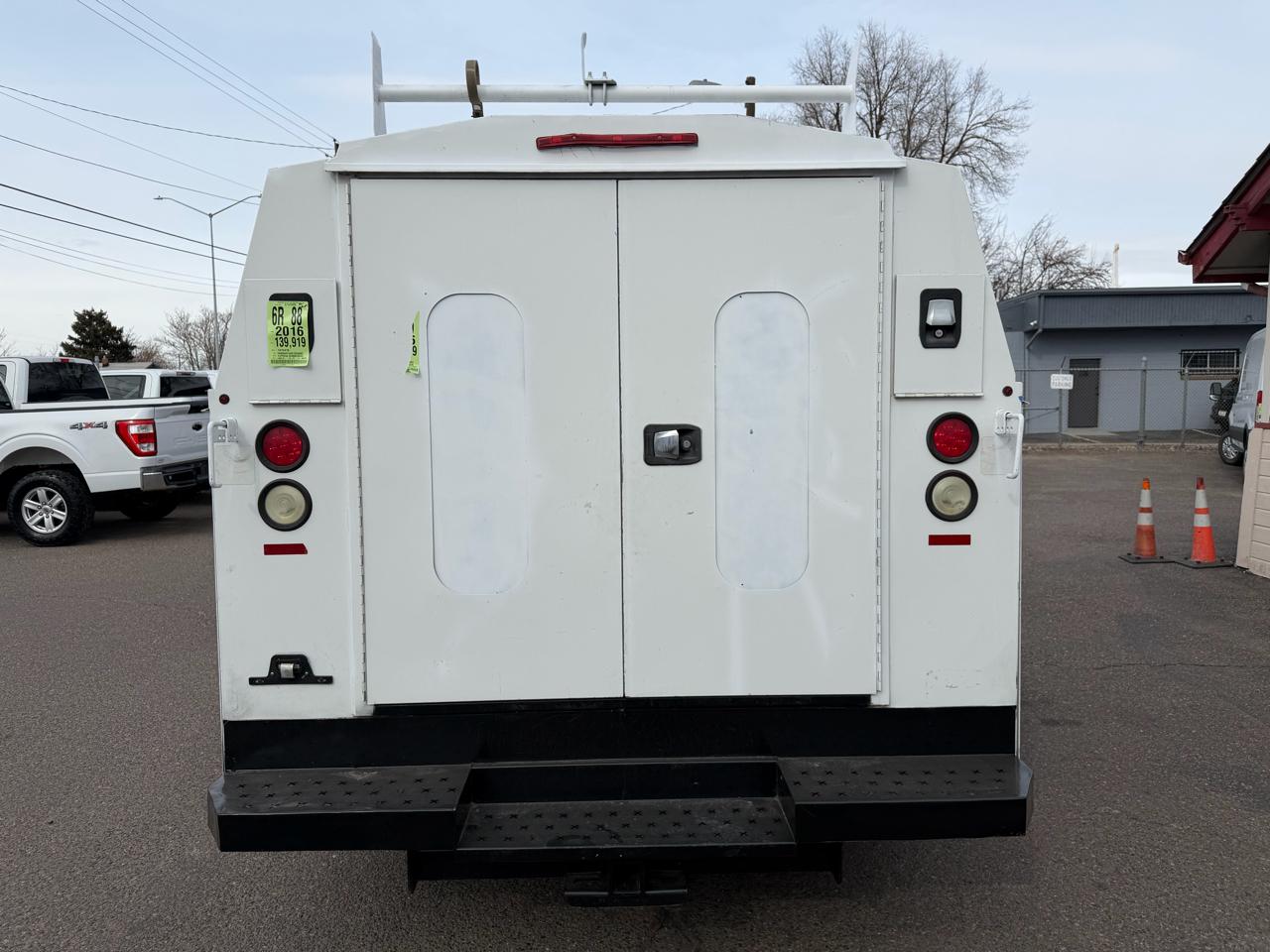 Chevrolet Express Commercial Cutaway 3500 Van 139" 2016