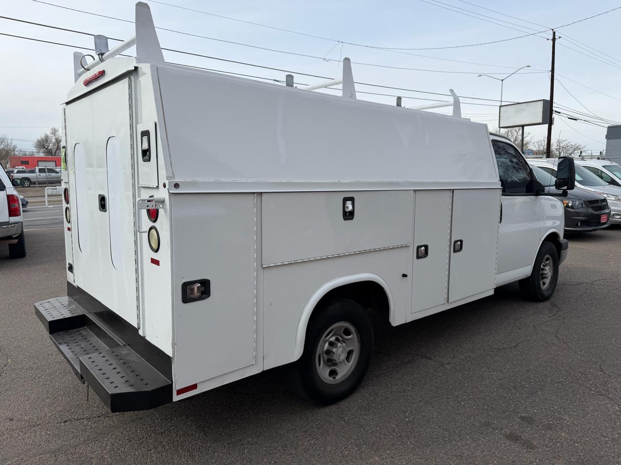 Chevrolet Express Commercial Cutaway 3500 Van 139" 2016