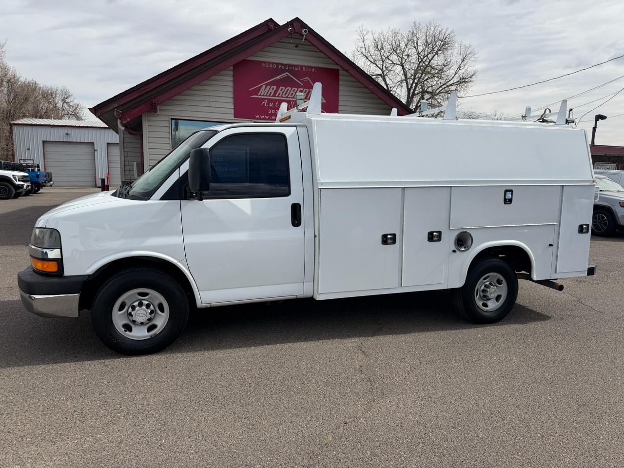 Chevrolet Express Commercial Cutaway 3500 Van 139" 2016