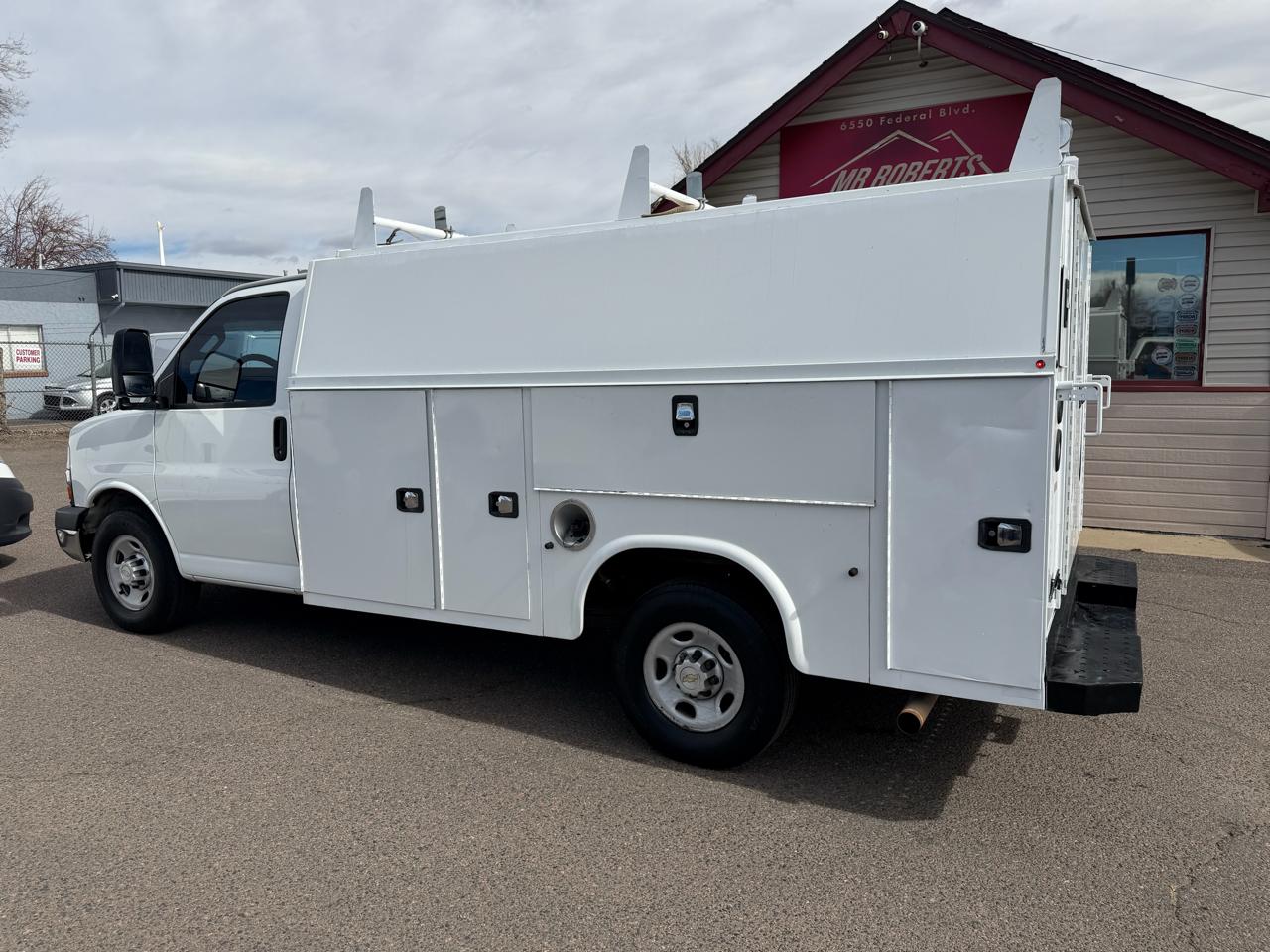 Chevrolet Express Commercial Cutaway 3500 Van 139" 2016