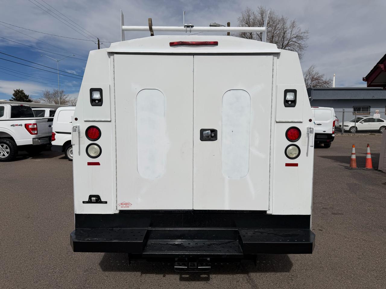 Chevrolet Express Commercial Cutaway 3500 Van 139" 2016