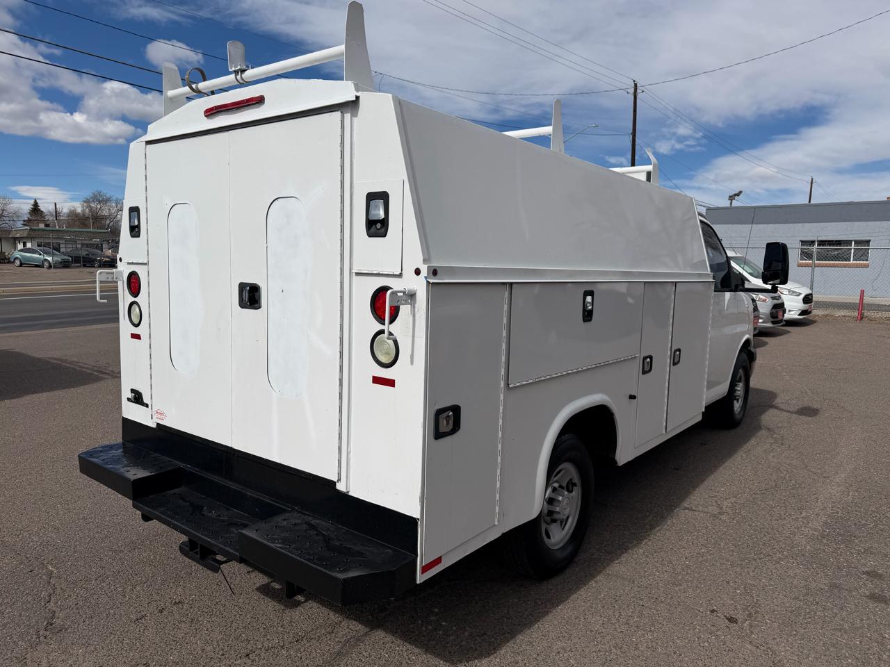 Chevrolet Express Commercial Cutaway 3500 Van 139" 2016