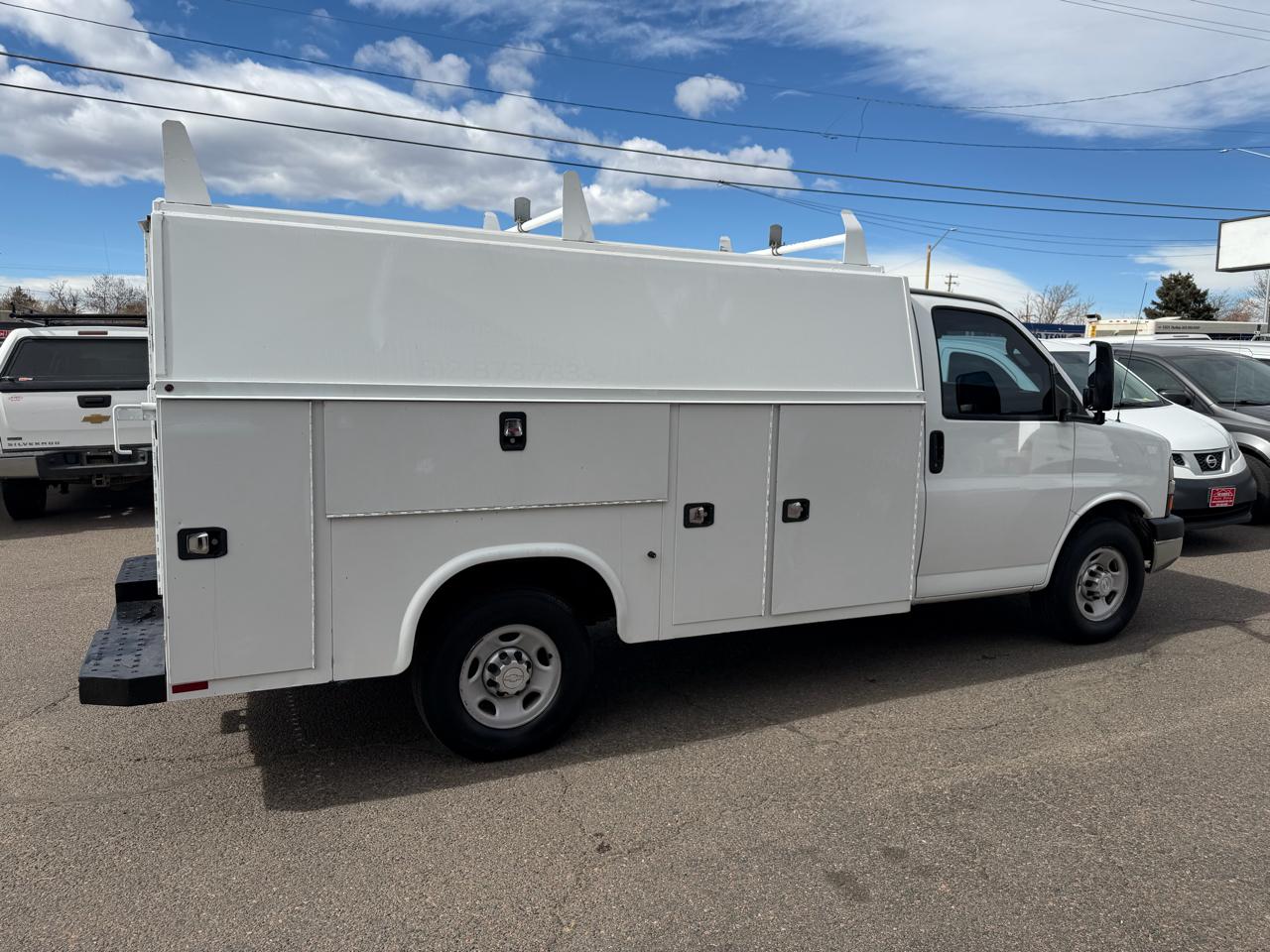 Chevrolet Express Commercial Cutaway 3500 Van 139" 2016