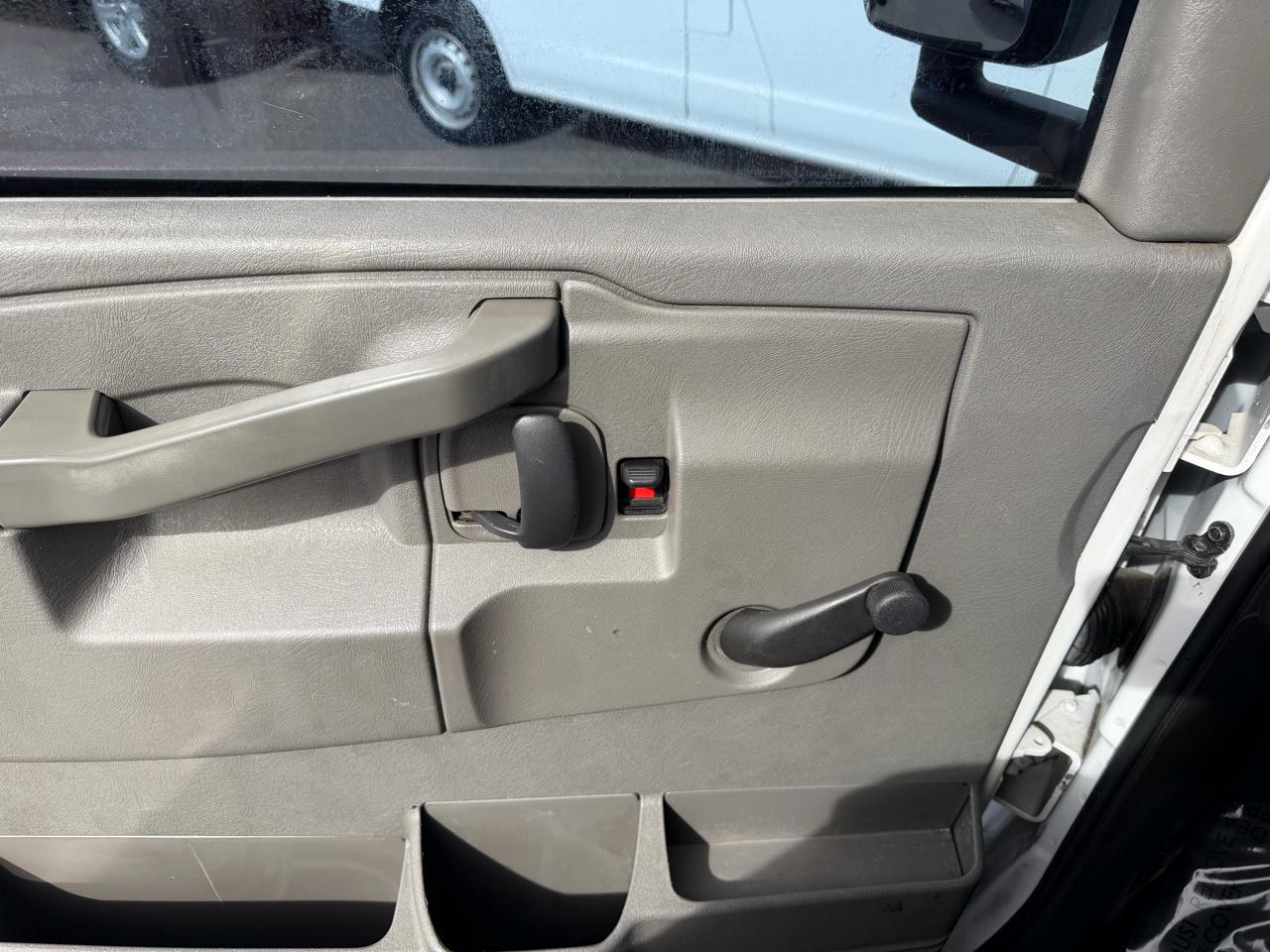 Chevrolet Express Commercial Cutaway 3500 Van 139" 2016