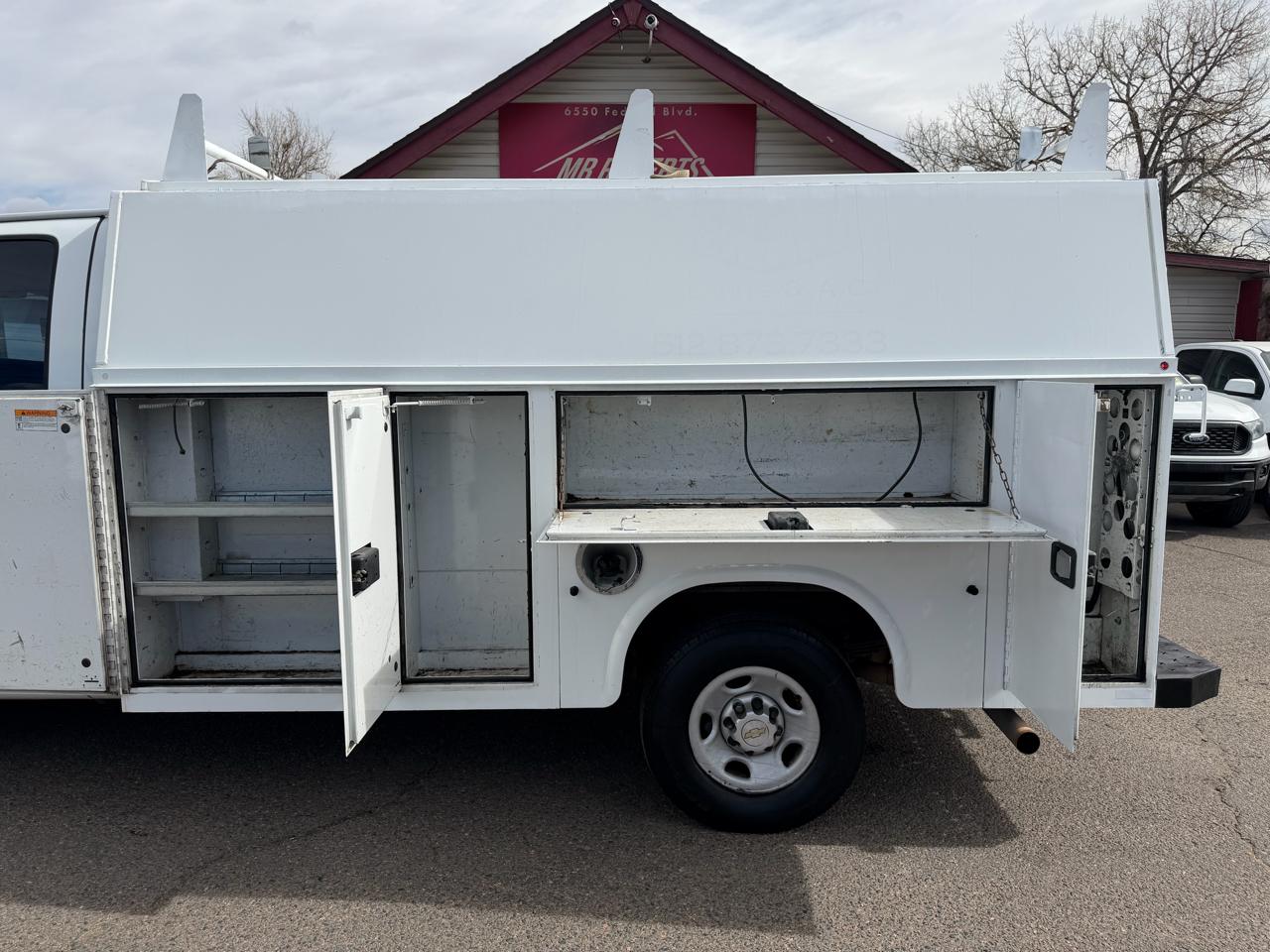 Chevrolet Express Commercial Cutaway 3500 Van 139" 2016