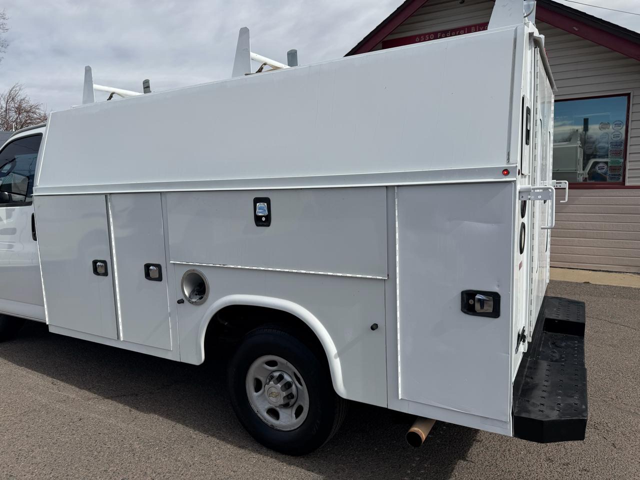 Chevrolet Express Commercial Cutaway 3500 Van 139" 2016