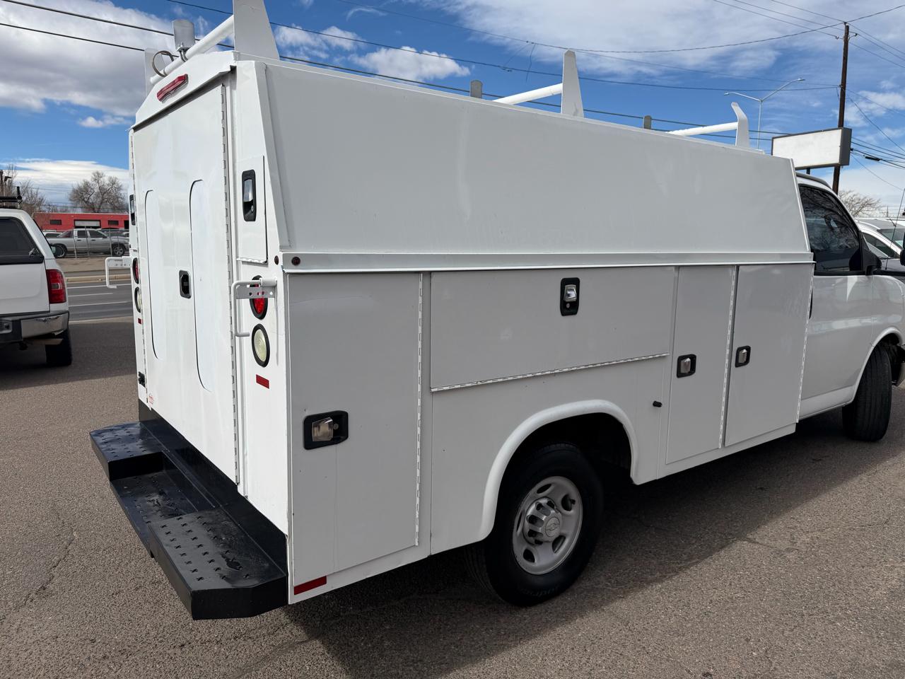 Chevrolet Express Commercial Cutaway 3500 Van 139" 2016