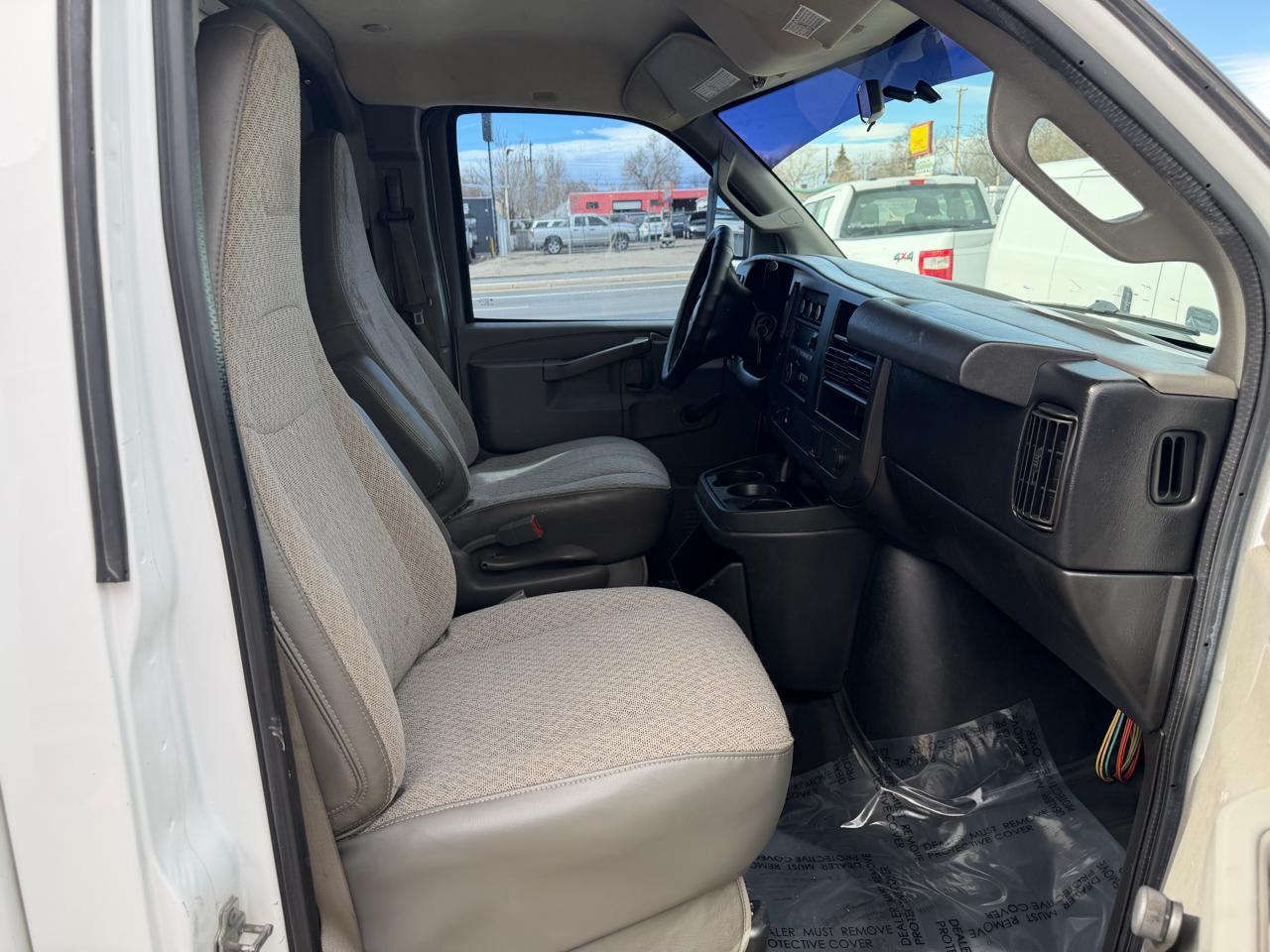 Chevrolet Express Commercial Cutaway 3500 Van 139" 2016