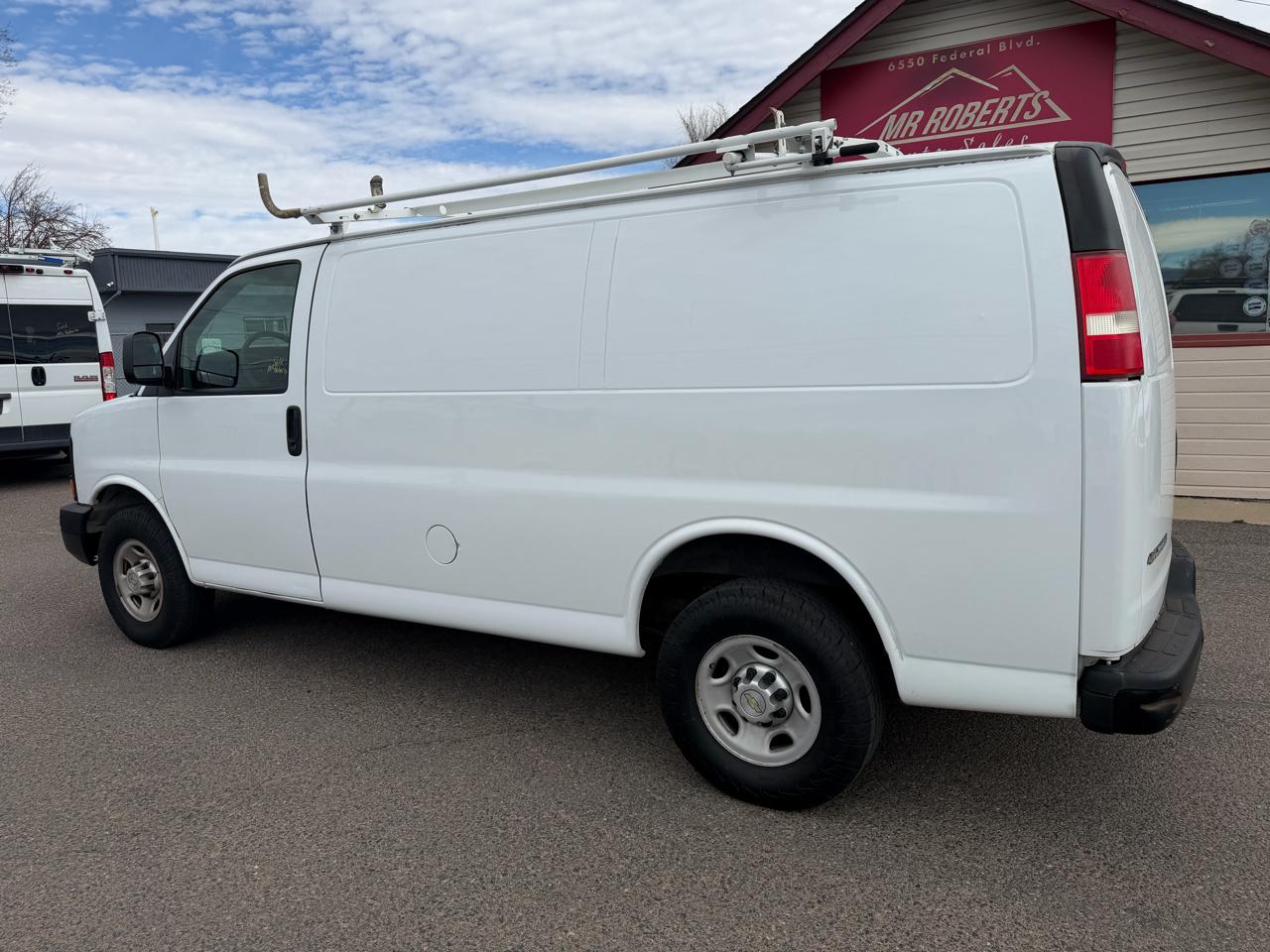 Chevrolet Express Cargo Van RWD 2500 135" 2014