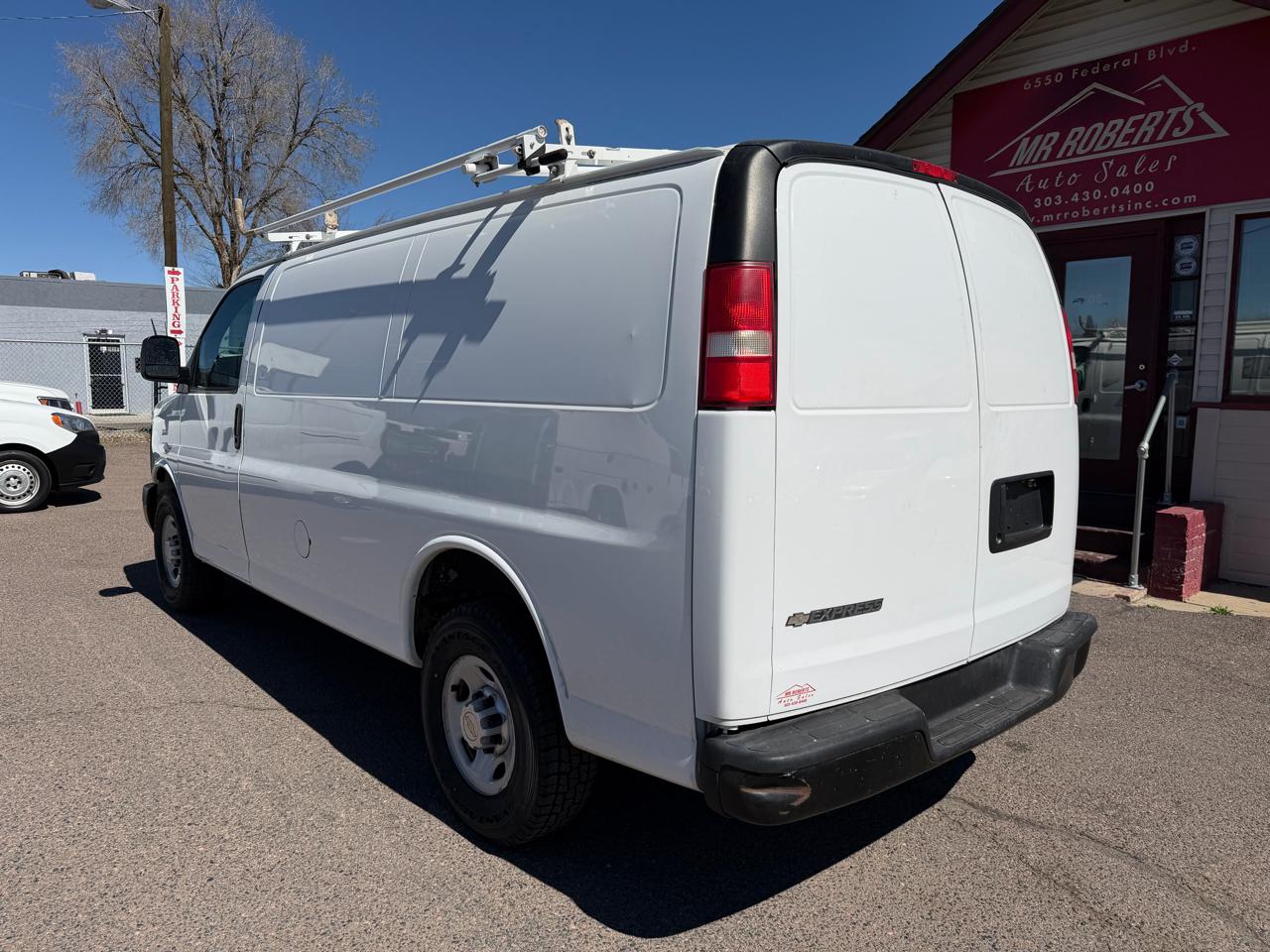 Chevrolet Express Cargo Van RWD 2500 135" 2014