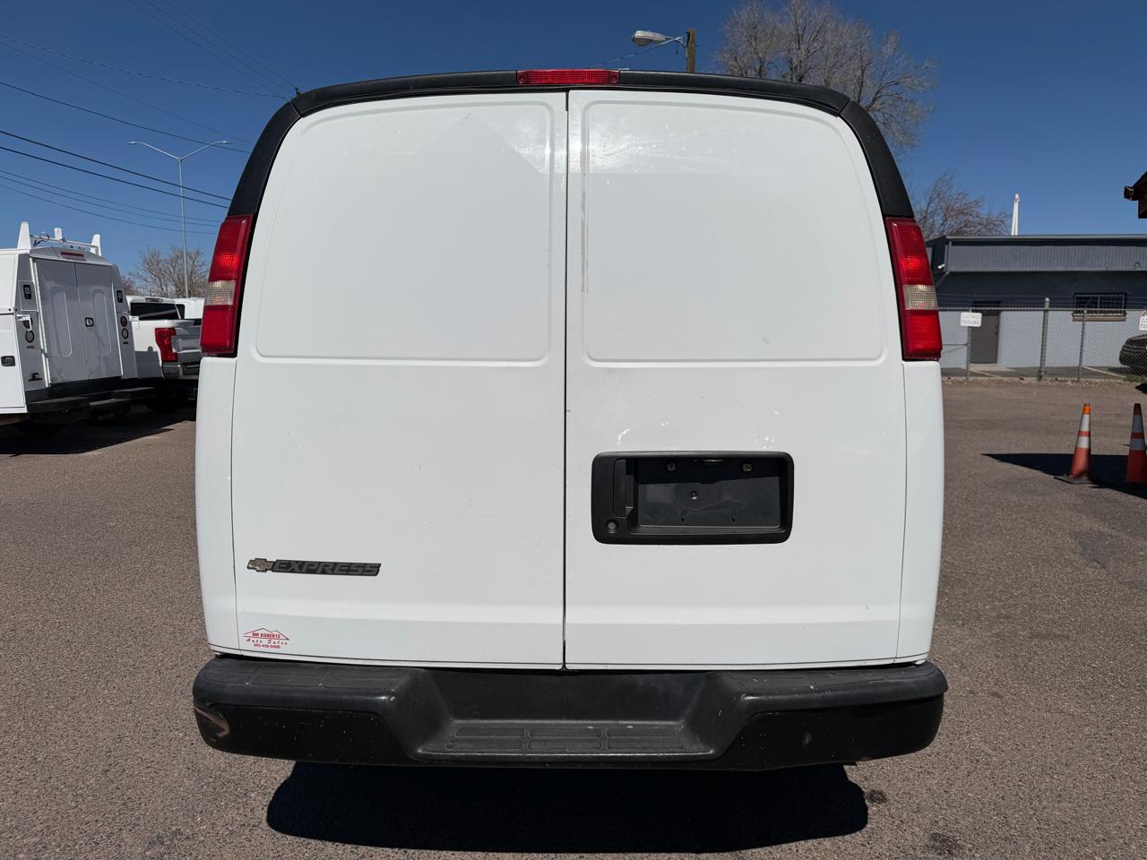Chevrolet Express Cargo Van RWD 2500 135" 2014