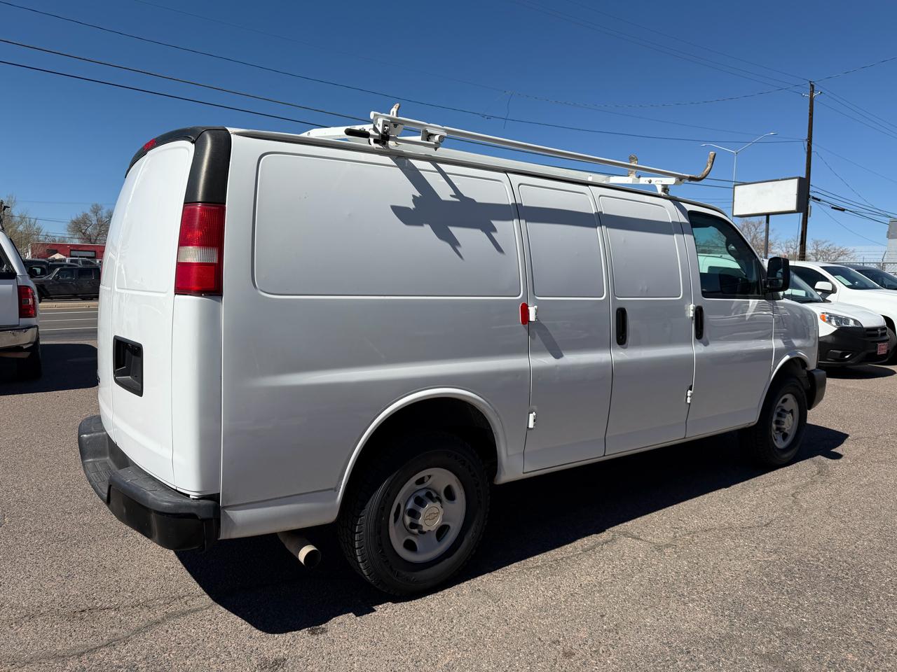 Chevrolet Express Cargo Van RWD 2500 135" 2014