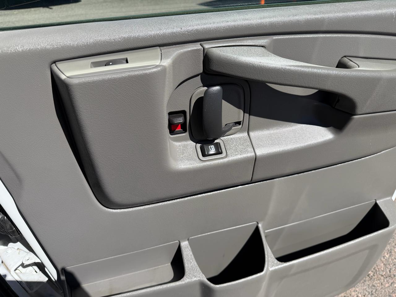 Chevrolet Express Cargo Van RWD 2500 135" 2014