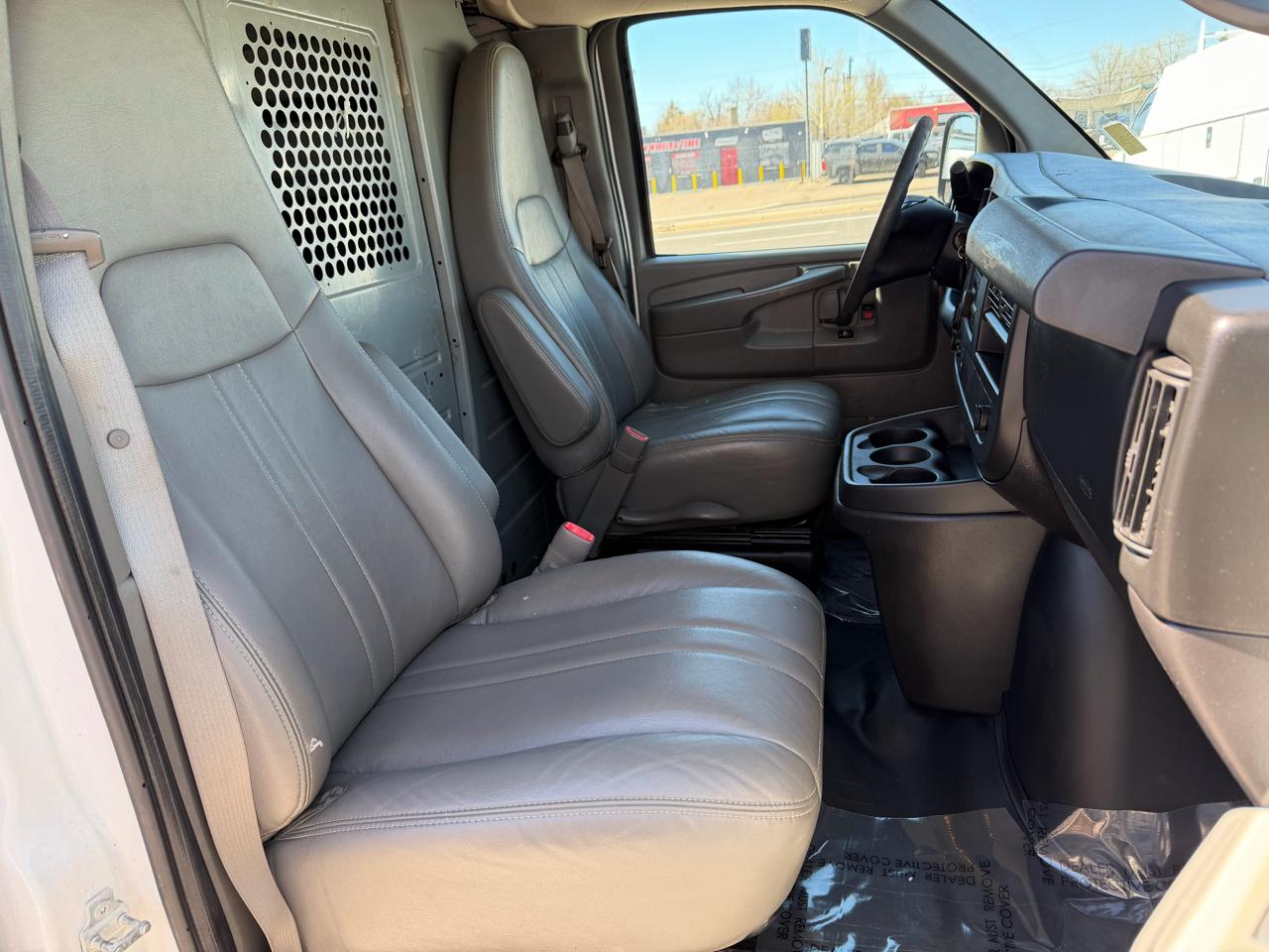 Chevrolet Express Cargo Van RWD 2500 135" 2014