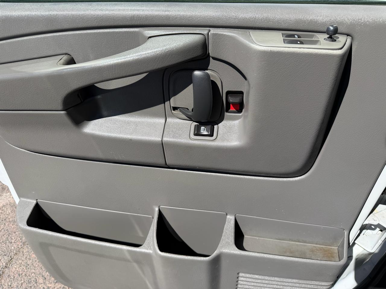 Chevrolet Express Cargo Van RWD 2500 135" 2014