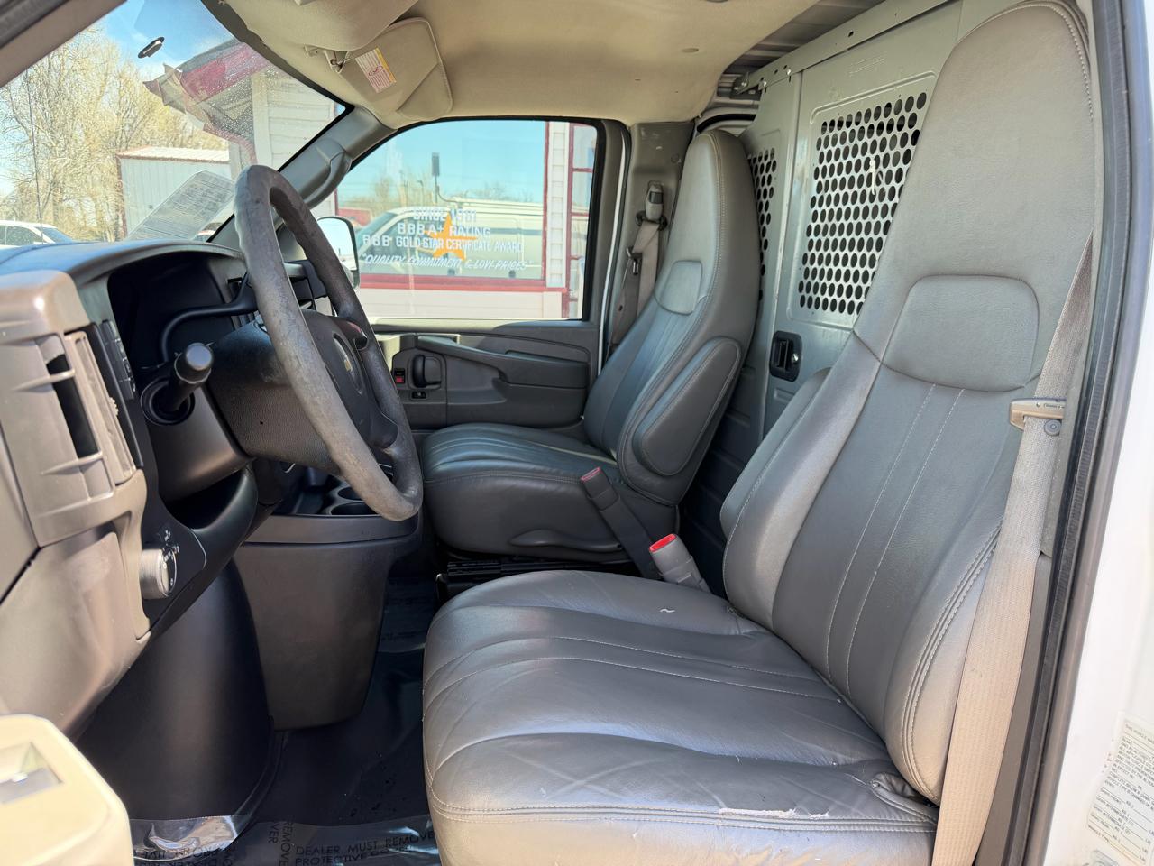 Chevrolet Express Cargo Van RWD 2500 135" 2014