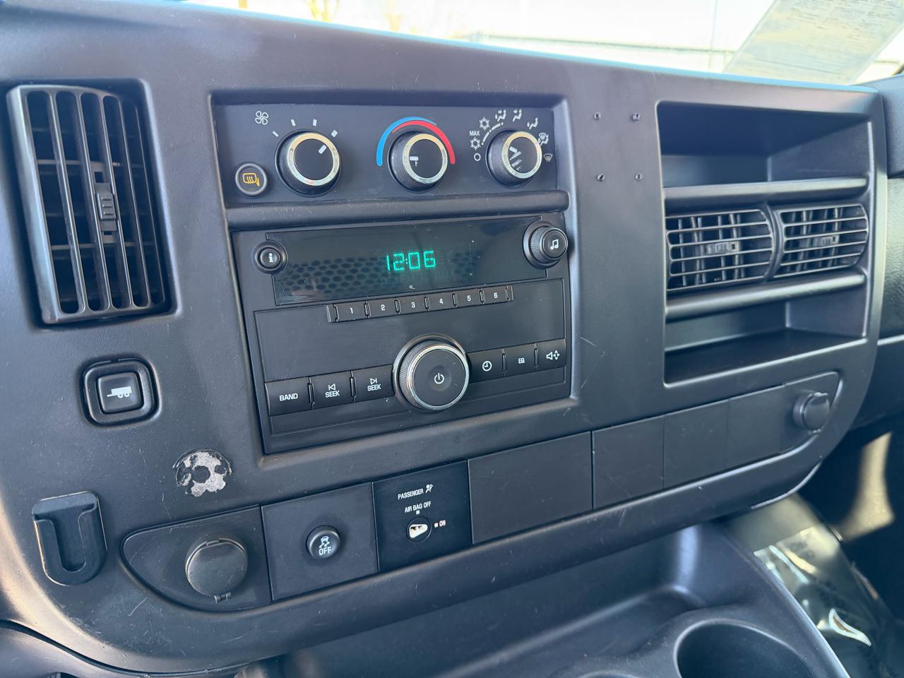 Chevrolet Express Cargo Van RWD 2500 135" 2014