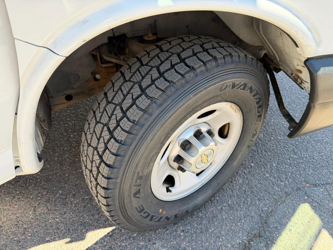 Chevrolet Express Cargo Van RWD 2500 135" 2014