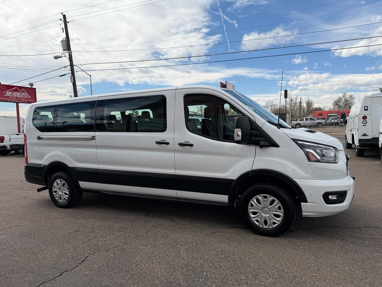 2023 Ford Transit Passenger Wagon T-350 148" Low Roof XLT RWD