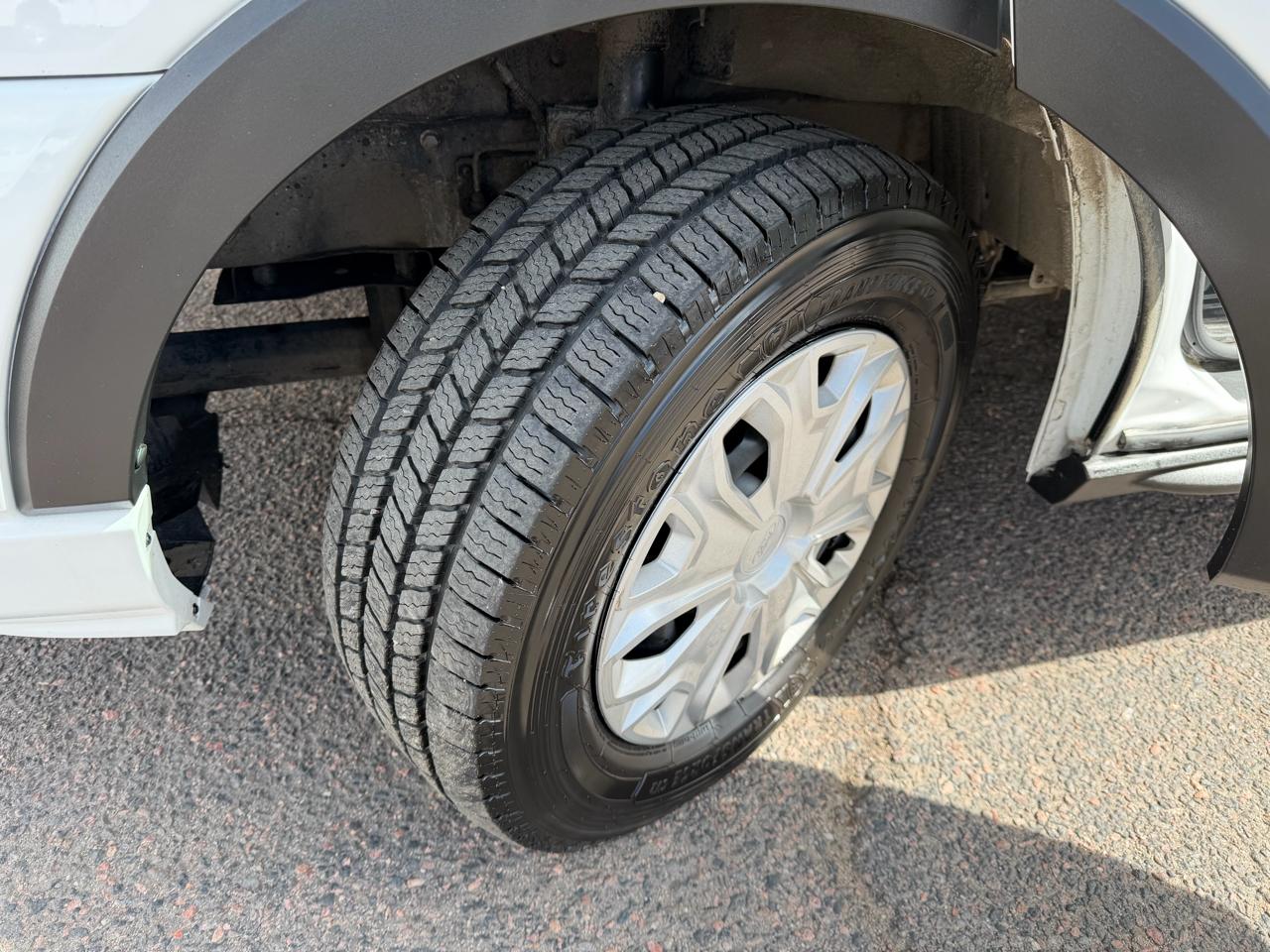 Ford Transit Passenger Wagon T-350 148" Low Roof XLT RWD 2023