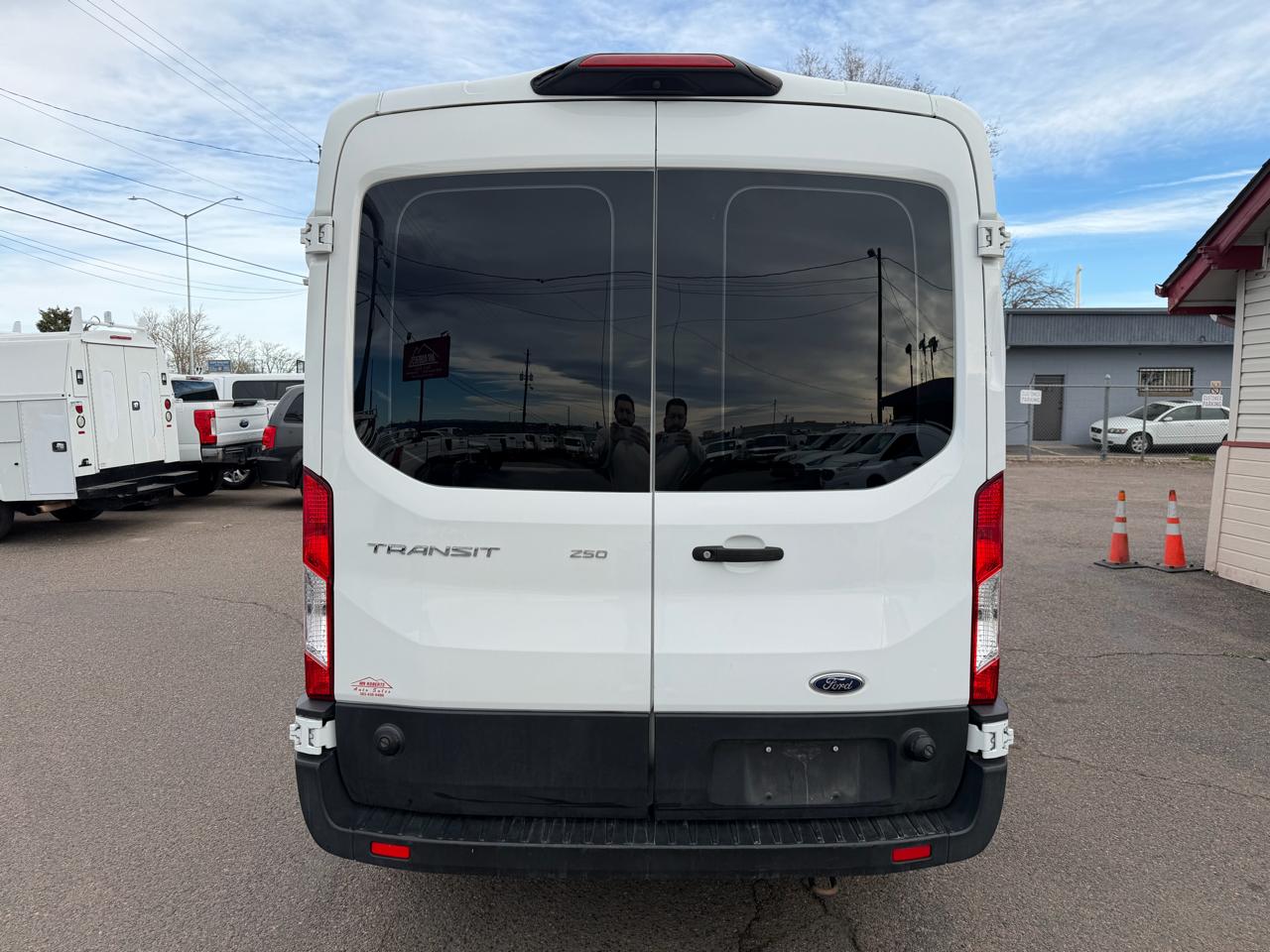 Ford Transit Van T-250 148" Med Rf 9000 GVWR Sliding RH Dr 2019