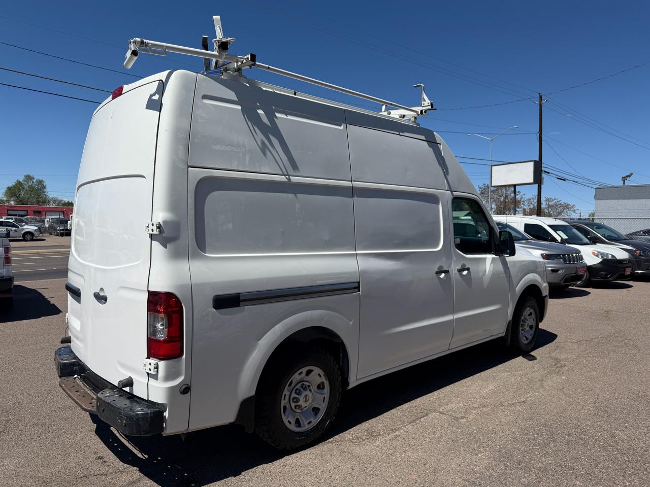 Nissan NV High Roof 2500 V6 SV 2016