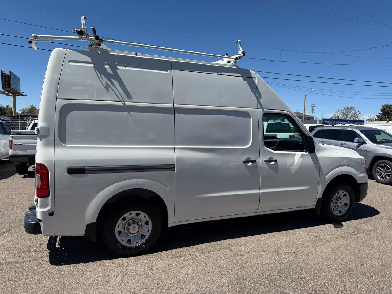 Nissan NV High Roof 2500 V6 SV 2016
